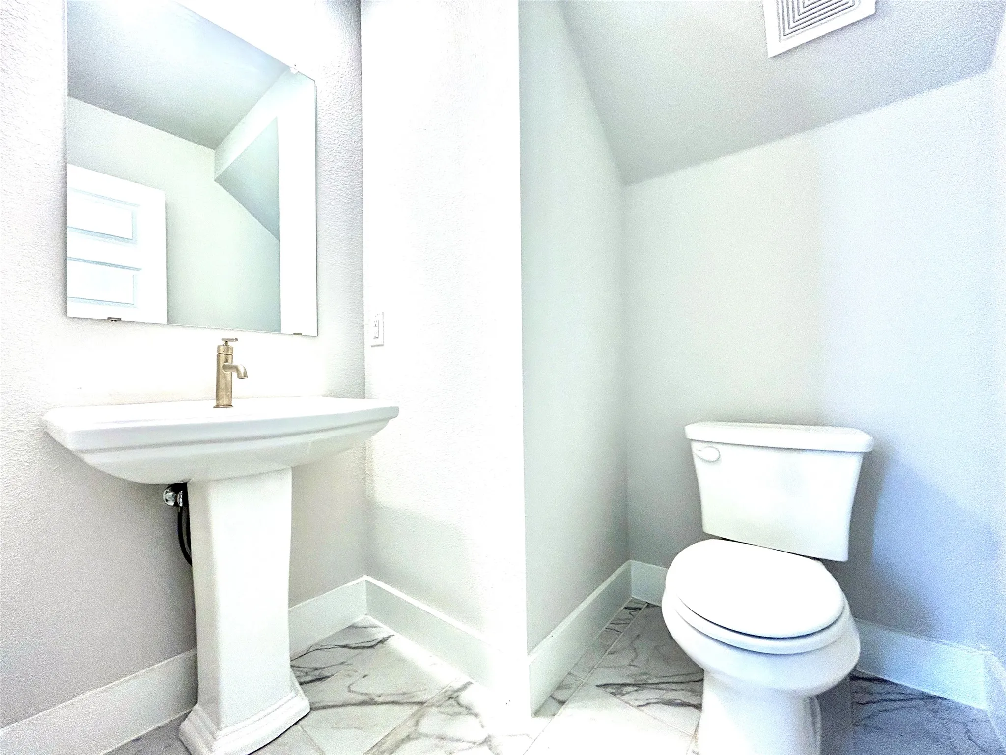 Single Family Residence For Rent in Tarrant County , 1830 NE Green Oaks Boulevard 102, Arlington, Texas 76006, 3 Bedrooms, 3 Bathrooms, Garage spaces, 1,275 Sqft, built in 2023, Price $2,299, mls#21286831, Real Estate Agent in Arlington, Homes For Rent in Tarrant county, Homes For Rent in Arlington, Realtor in Arlington Texas, Real Estate Brokerage Independent Realty Texas, Luminita Cordes Realtor