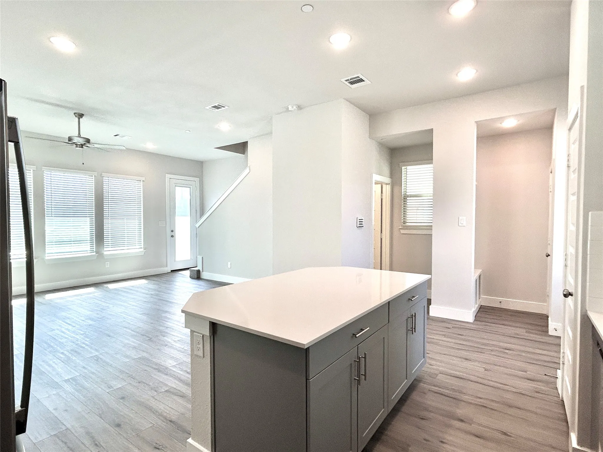 Single Family Residence For Rent in Tarrant County , 1830 NE Green Oaks Boulevard 102, Arlington, Texas 76006, 3 Bedrooms, 3 Bathrooms, Garage spaces, 1,275 Sqft, built in 2023, Price $2,299, mls#21286831, Real Estate Agent in Arlington, Homes For Rent in Tarrant county, Homes For Rent in Arlington, Realtor in Arlington Texas, Real Estate Brokerage Independent Realty Texas, Luminita Cordes Realtor