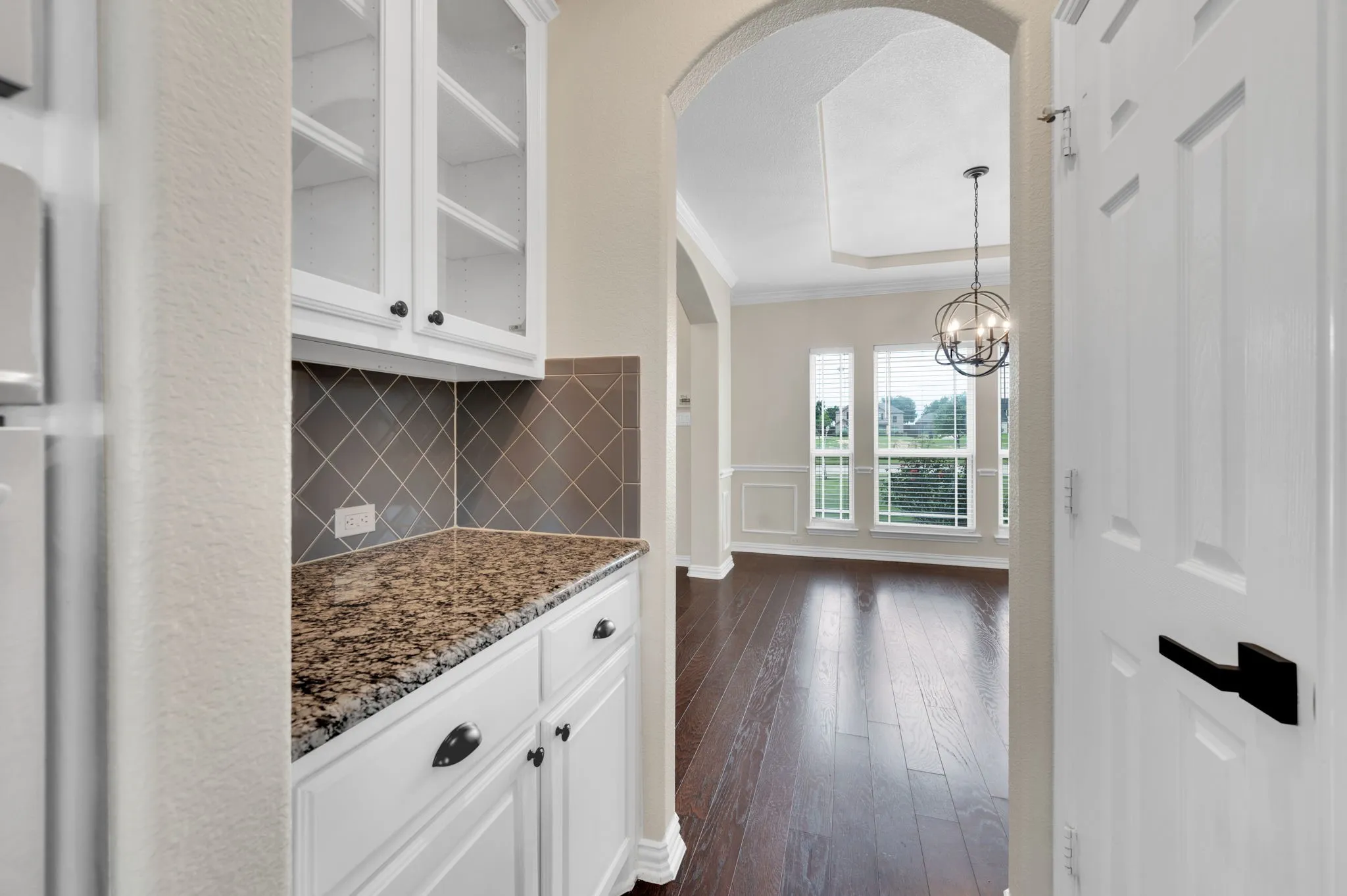 Single Family Residence For Sale in Tarrant County , 1611 Montelena Avenue, Kennedale, Texas 76060, 5 Bedroom, 4 Bathroom, 2 Garage spaces, 3,726 Sqft, built in 2017, mls#21286534, Real Estate Agent in Kennedale, Homes For Sale in Tarrant county, Homes For Sale in Kennedale, Realtor in Kennedale Texas, Real Estate Brokerage Independent Realty Texas, Luminita Cordes Realtor