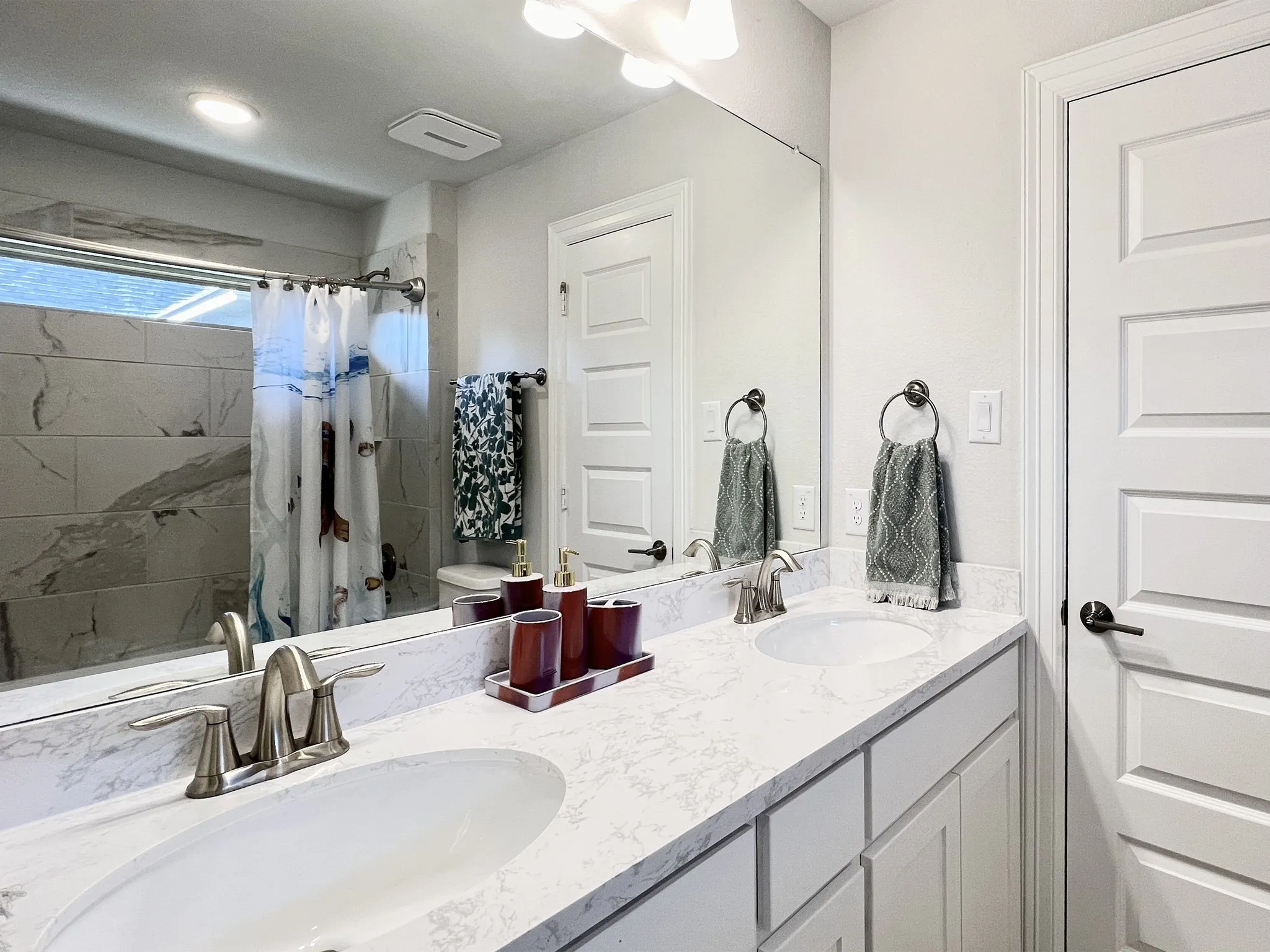 Third bathroom - dual sinks