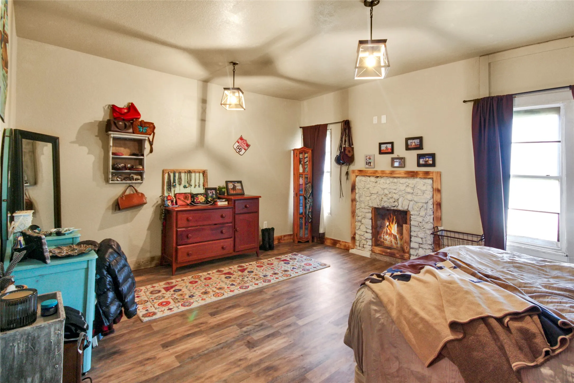 Single Family Residence For Sale in Jack County , 334 N Knox Street, Jacksboro, Texas 76458, 2 Bedrooms, 2 Bathrooms, Garage spaces, 1,263 Sqft, built in 1945, Price $112,900, mls#21276927, Real Estate Agent in Jacksboro, Homes For Sale in Jack county, Homes For Sale in Jacksboro, Realtor in Jacksboro Texas, Real Estate Brokerage Independent Realty Texas, Luminita Cordes Realtor