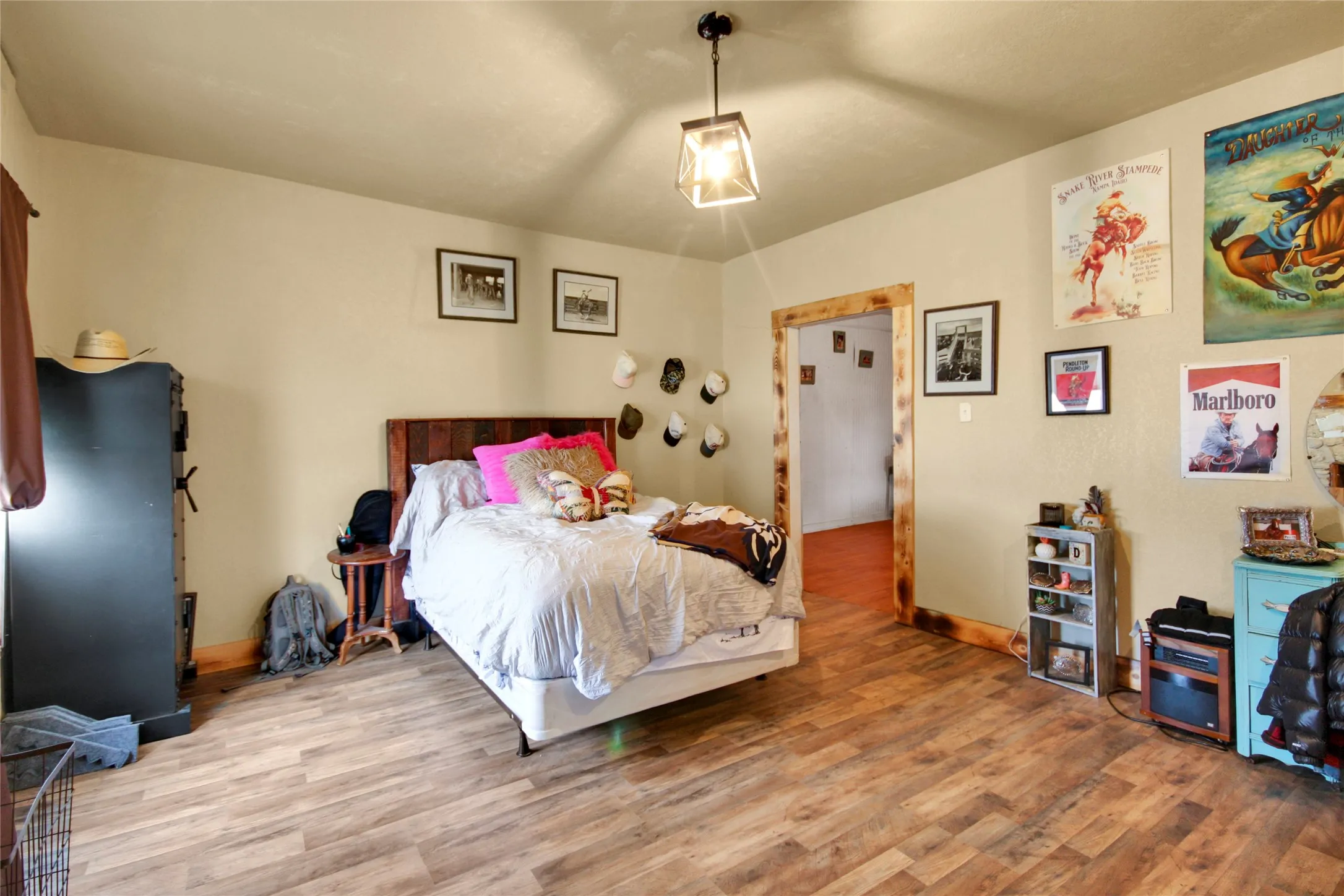 Single Family Residence For Sale in Jack County , 334 N Knox Street, Jacksboro, Texas 76458, 2 Bedrooms, 2 Bathrooms, Garage spaces, 1,263 Sqft, built in 1945, Price $112,900, mls#21276927, Real Estate Agent in Jacksboro, Homes For Sale in Jack county, Homes For Sale in Jacksboro, Realtor in Jacksboro Texas, Real Estate Brokerage Independent Realty Texas, Luminita Cordes Realtor