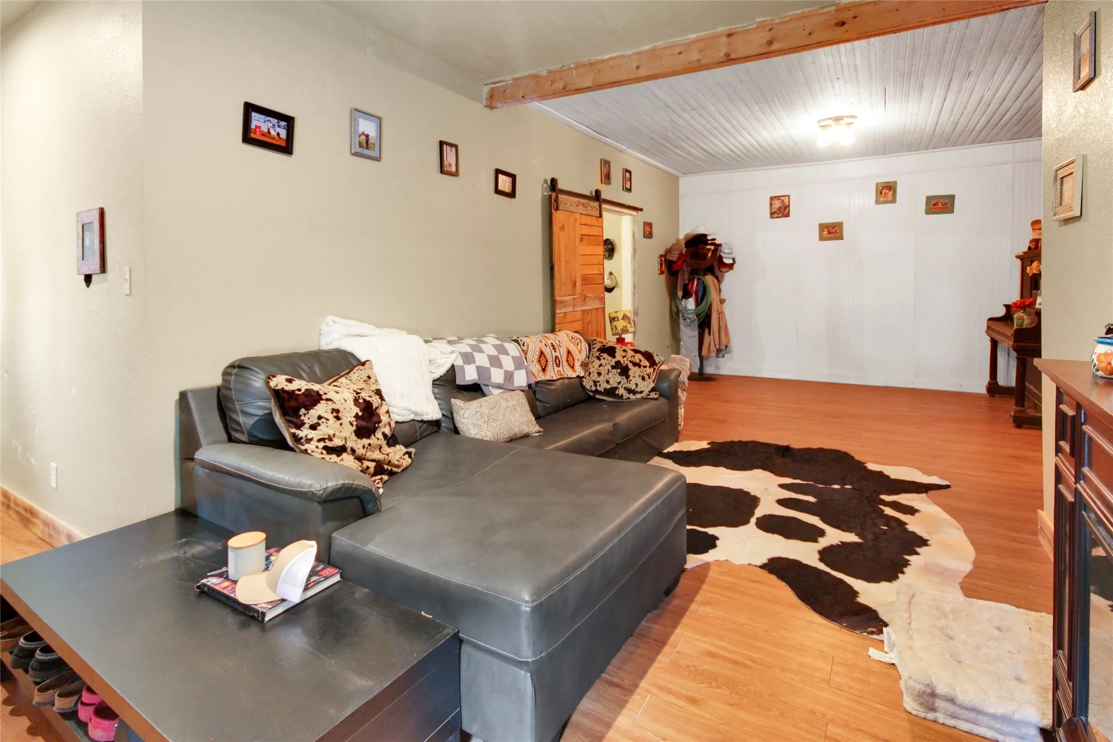 Single Family Residence For Sale in Jack County , 334 N Knox Street, Jacksboro, Texas 76458, 2 Bedrooms, 2 Bathrooms, Garage spaces, 1,263 Sqft, built in 1945, Price $112,900, mls#21276927, Real Estate Agent in Jacksboro, Homes For Sale in Jack county, Homes For Sale in Jacksboro, Realtor in Jacksboro Texas, Real Estate Brokerage Independent Realty Texas, Luminita Cordes Realtor