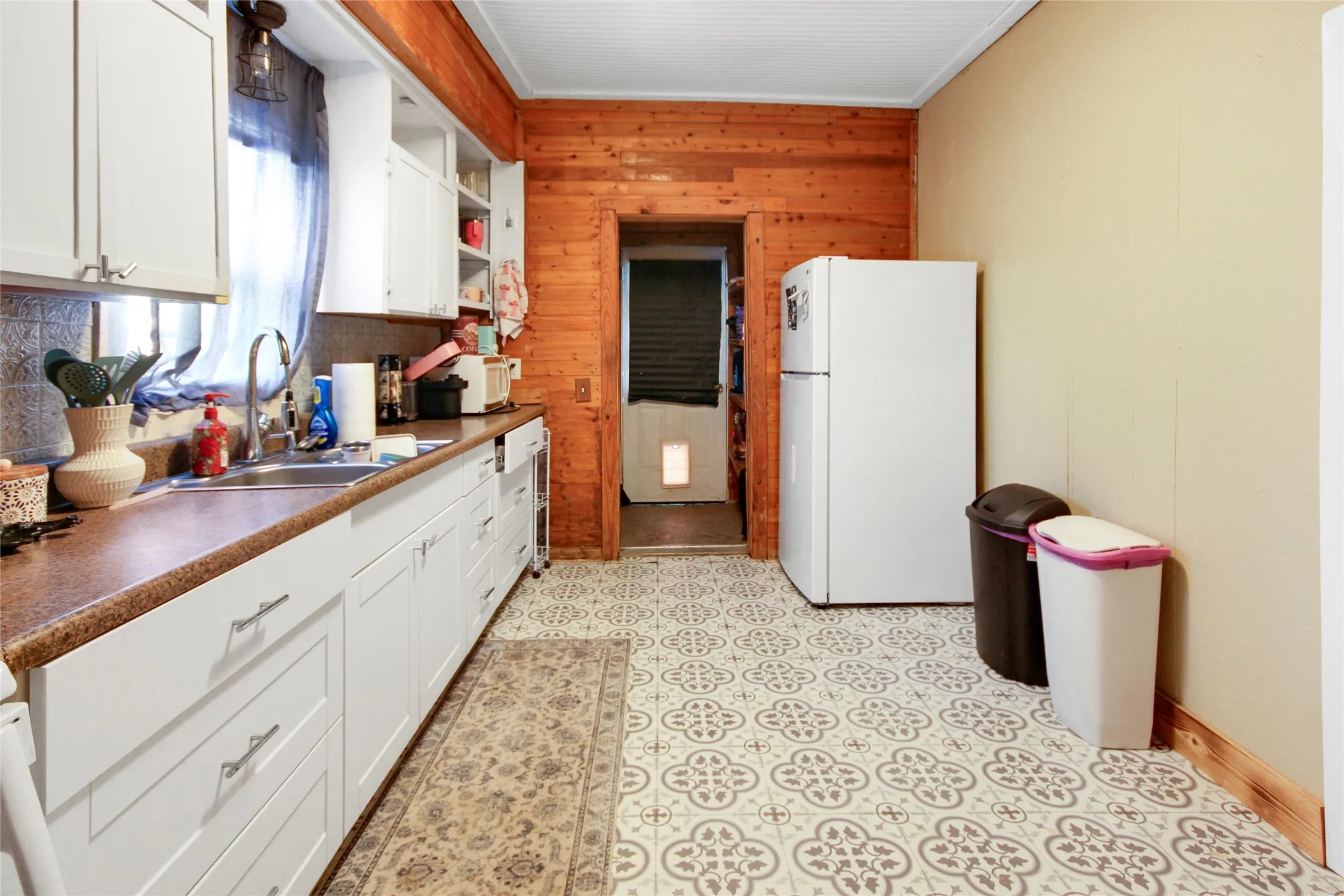 Single Family Residence For Sale in Jack County , 334 N Knox Street, Jacksboro, Texas 76458, 2 Bedrooms, 2 Bathrooms, Garage spaces, 1,263 Sqft, built in 1945, Price $112,900, mls#21276927, Real Estate Agent in Jacksboro, Homes For Sale in Jack county, Homes For Sale in Jacksboro, Realtor in Jacksboro Texas, Real Estate Brokerage Independent Realty Texas, Luminita Cordes Realtor