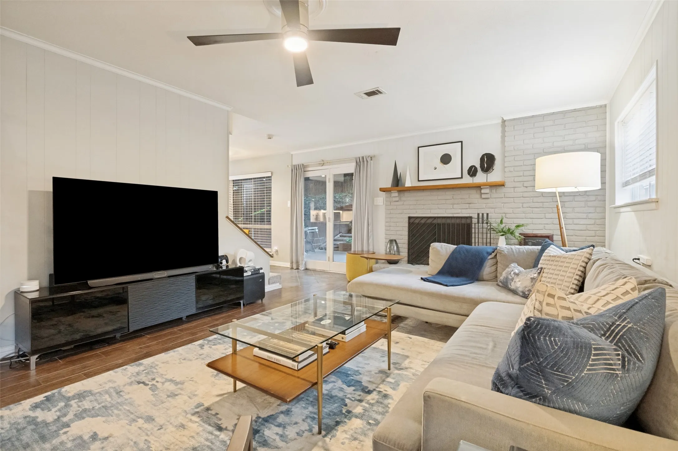 Single Family Residence For Sale in Dallas County , 1529 Windchime Drive, Dallas, Texas 75224, 4 Bedrooms, 2 Bathrooms, 1 Garage spaces, 2,043 Sqft, built in 1965, Price $374,900, mls#21284587, Real Estate Agent in Dallas, Homes For Sale in Dallas county, Homes For Sale in Dallas, Realtor in Dallas Texas, Real Estate Brokerage Independent Realty Texas, Luminita Cordes Realtor