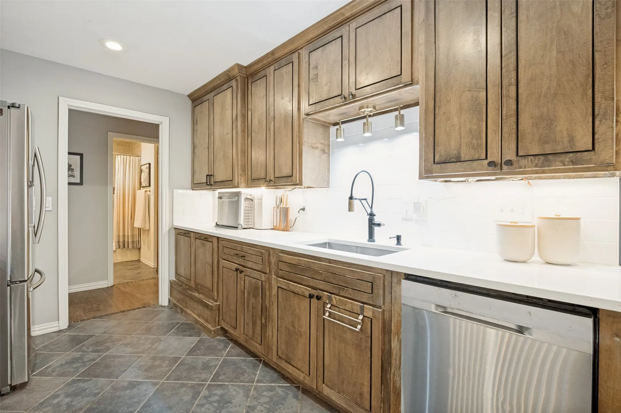 Single Family Residence For Sale in Dallas County , 1529 Windchime Drive, Dallas, Texas 75224, 4 Bedrooms, 2 Bathrooms, 1 Garage spaces, 2,043 Sqft, built in 1965, Price $374,900, mls#21284587, Real Estate Agent in Dallas, Homes For Sale in Dallas county, Homes For Sale in Dallas, Realtor in Dallas Texas, Real Estate Brokerage Independent Realty Texas, Luminita Cordes Realtor