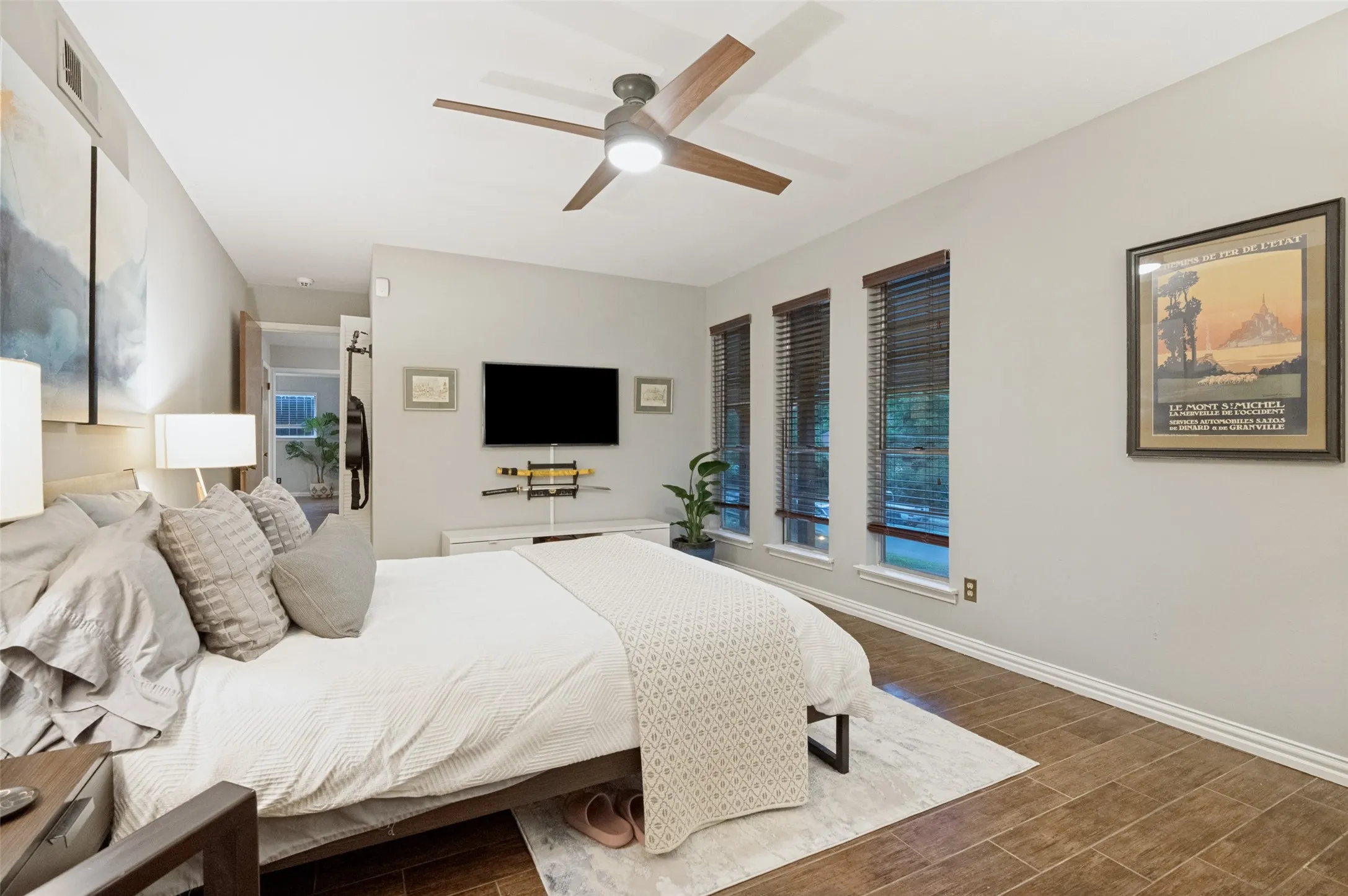 Single Family Residence For Sale in Dallas County , 1529 Windchime Drive, Dallas, Texas 75224, 4 Bedrooms, 2 Bathrooms, 1 Garage spaces, 2,043 Sqft, built in 1965, Price $374,900, mls#21284587, Real Estate Agent in Dallas, Homes For Sale in Dallas county, Homes For Sale in Dallas, Realtor in Dallas Texas, Real Estate Brokerage Independent Realty Texas, Luminita Cordes Realtor