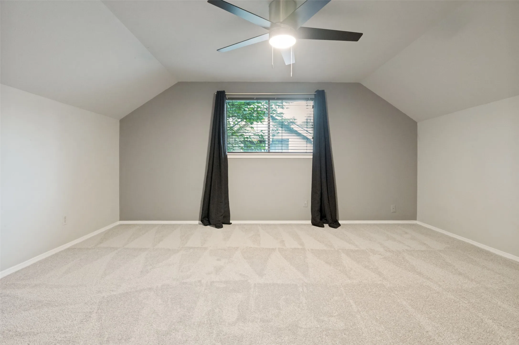 Single Family Residence For Sale in Dallas County , 1529 Windchime Drive, Dallas, Texas 75224, 4 Bedrooms, 2 Bathrooms, 1 Garage spaces, 2,043 Sqft, built in 1965, Price $374,900, mls#21284587, Real Estate Agent in Dallas, Homes For Sale in Dallas county, Homes For Sale in Dallas, Realtor in Dallas Texas, Real Estate Brokerage Independent Realty Texas, Luminita Cordes Realtor