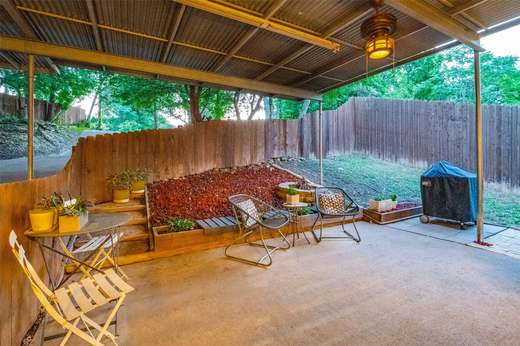 Single Family Residence For Sale in Dallas County , 1529 Windchime Drive, Dallas, Texas 75224, 4 Bedrooms, 2 Bathrooms, 1 Garage spaces, 2,043 Sqft, built in 1965, Price $374,900, mls#21284587, Real Estate Agent in Dallas, Homes For Sale in Dallas county, Homes For Sale in Dallas, Realtor in Dallas Texas, Real Estate Brokerage Independent Realty Texas, Luminita Cordes Realtor