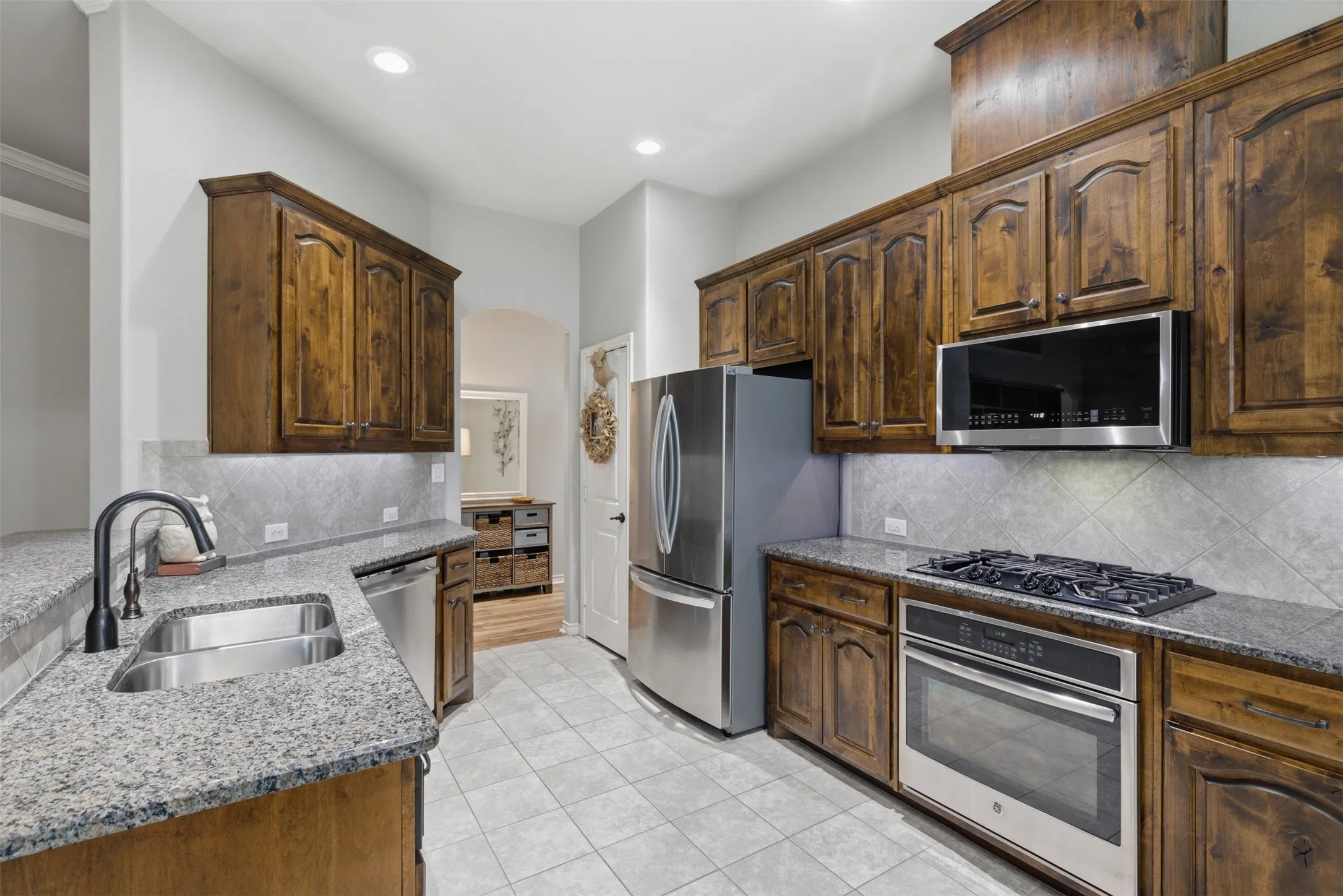 Single Family Residence For Sale in Denton County , 712 Mist Flower Drive, Little Elm, Texas 75068, 3 Bedroom, 2 Bathroom, 2 Garage spaces, 1,635 Sqft, built in 2015, mls#21286646, Real Estate Agent in Little Elm, Homes For Sale in Denton county, Homes For Sale in Little Elm, Realtor in Little Elm Texas, Real Estate Brokerage Independent Realty Texas, Luminita Cordes Realtor