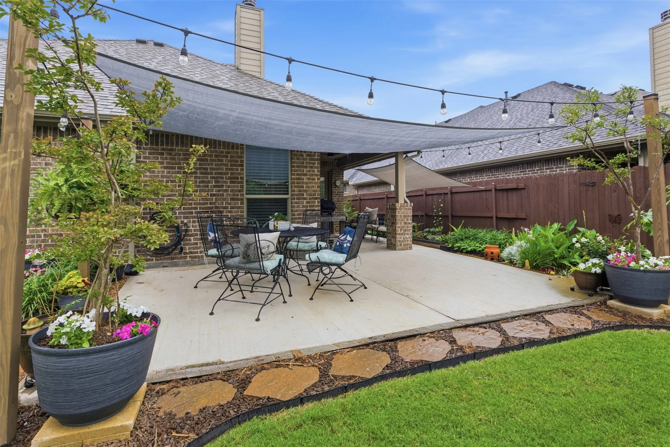Single Family Residence For Sale in Denton County , 712 Mist Flower Drive, Little Elm, Texas 75068, 3 Bedroom, 2 Bathroom, 2 Garage spaces, 1,635 Sqft, built in 2015, mls#21286646, Real Estate Agent in Little Elm, Homes For Sale in Denton county, Homes For Sale in Little Elm, Realtor in Little Elm Texas, Real Estate Brokerage Independent Realty Texas, Luminita Cordes Realtor