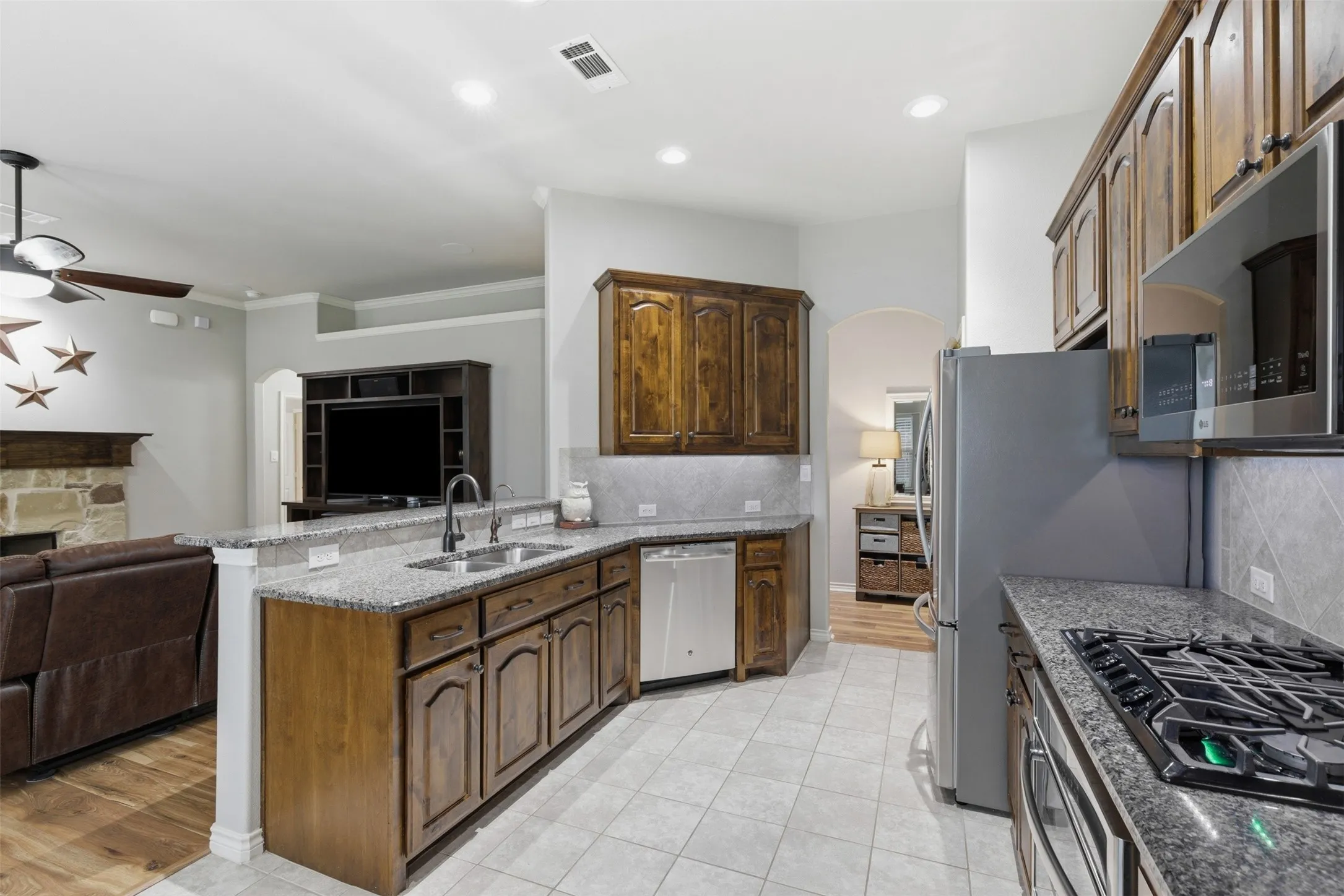 Single Family Residence For Sale in Denton County , 712 Mist Flower Drive, Little Elm, Texas 75068, 3 Bedroom, 2 Bathroom, 2 Garage spaces, 1,635 Sqft, built in 2015, mls#21286646, Real Estate Agent in Little Elm, Homes For Sale in Denton county, Homes For Sale in Little Elm, Realtor in Little Elm Texas, Real Estate Brokerage Independent Realty Texas, Luminita Cordes Realtor