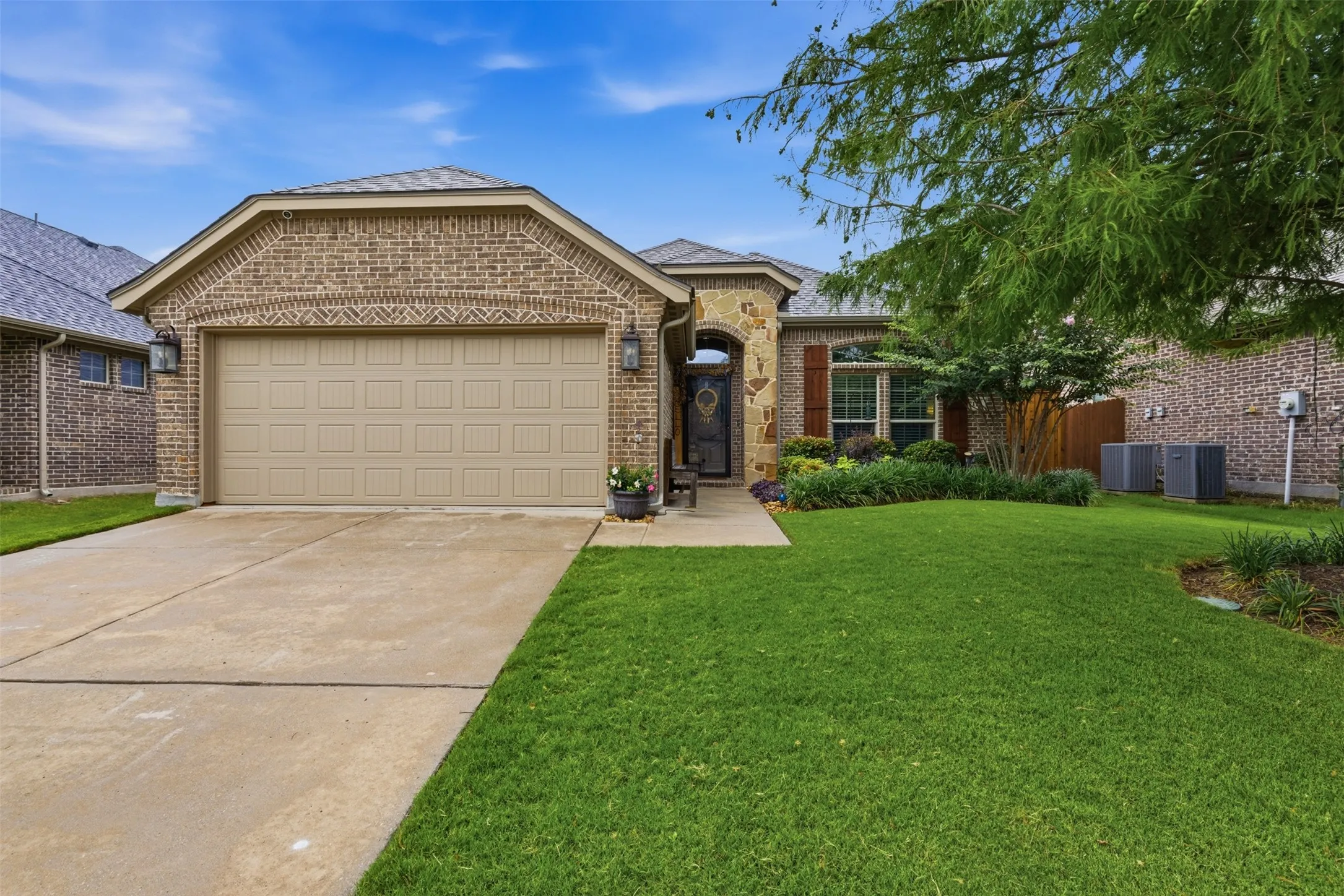 Single Family Residence For Sale in Denton County , 712 Mist Flower Drive, Little Elm, Texas 75068, 3 Bedroom, 2 Bathroom, 2 Garage spaces, 1,635 Sqft, built in 2015, mls#21286646, Real Estate Agent in Little Elm, Homes For Sale in Denton county, Homes For Sale in Little Elm, Realtor in Little Elm Texas, Real Estate Brokerage Independent Realty Texas, Luminita Cordes Realtor