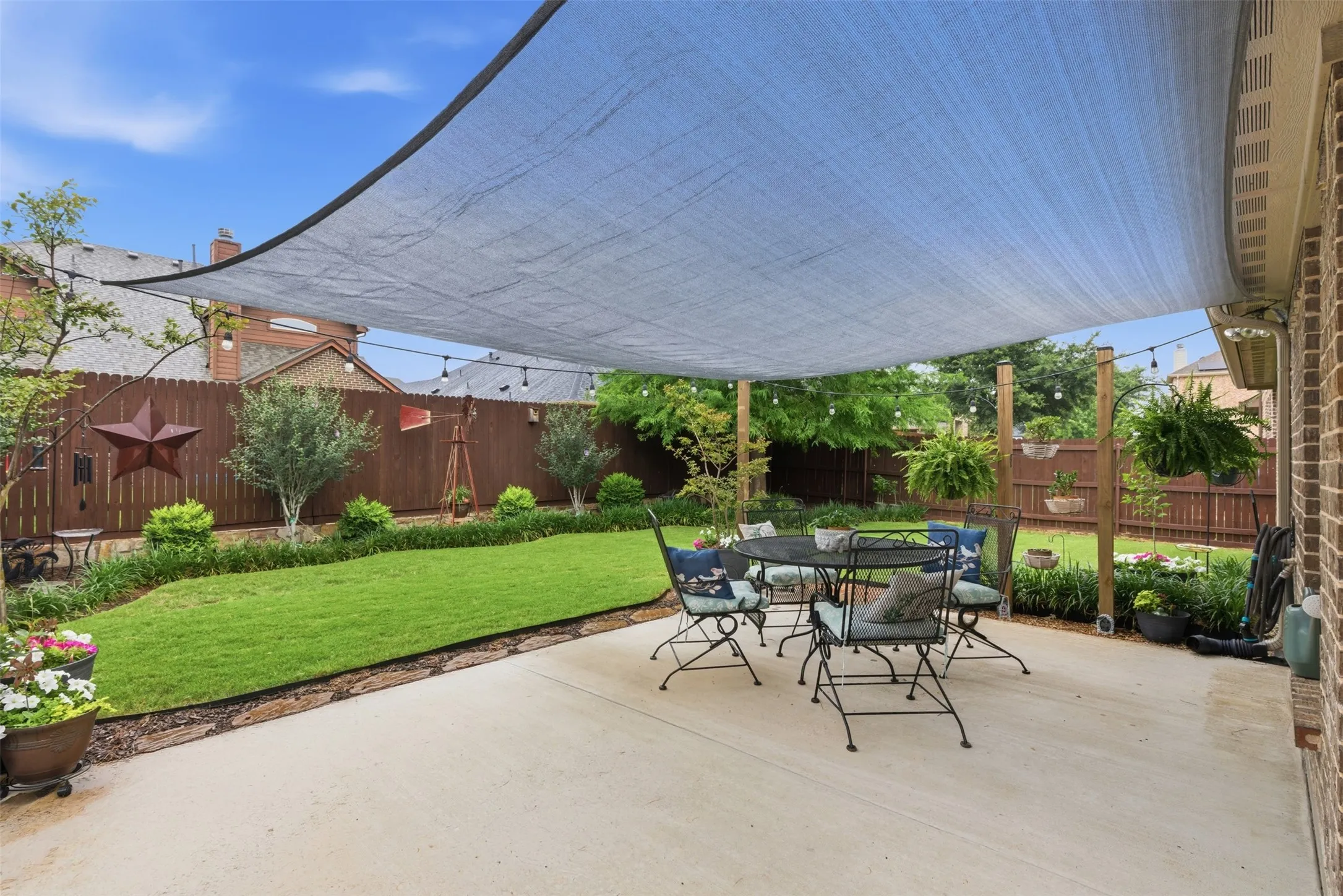 Single Family Residence For Sale in Denton County , 712 Mist Flower Drive, Little Elm, Texas 75068, 3 Bedroom, 2 Bathroom, 2 Garage spaces, 1,635 Sqft, built in 2015, mls#21286646, Real Estate Agent in Little Elm, Homes For Sale in Denton county, Homes For Sale in Little Elm, Realtor in Little Elm Texas, Real Estate Brokerage Independent Realty Texas, Luminita Cordes Realtor