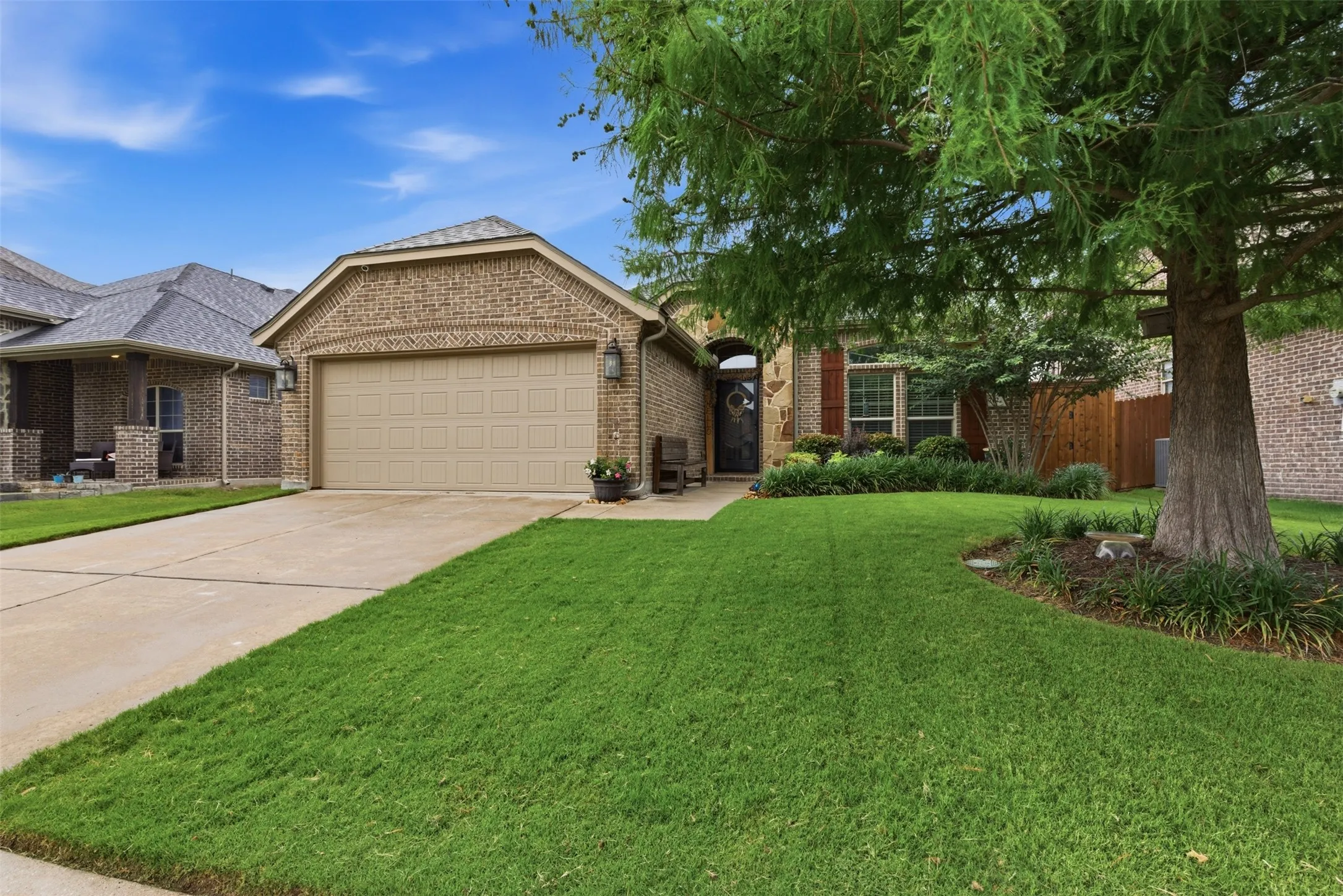 Single Family Residence For Sale in Denton County , 712 Mist Flower Drive, Little Elm, Texas 75068, 3 Bedroom, 2 Bathroom, 2 Garage spaces, 1,635 Sqft, built in 2015, mls#21286646, Real Estate Agent in Little Elm, Homes For Sale in Denton county, Homes For Sale in Little Elm, Realtor in Little Elm Texas, Real Estate Brokerage Independent Realty Texas, Luminita Cordes Realtor