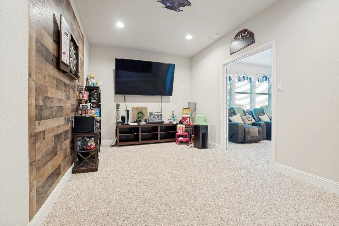 Single Family Residence For Sale in Tarrant County , 1247 Lynn Drive, Arlington, Texas 76002, 4 Bedroom, 4 Bathroom, 2 Garage spaces, 2,595 Sqft, built in 2019, mls#21286886, Real Estate Agent in Arlington, Homes For Sale in Tarrant county, Homes For Sale in Arlington, Realtor in Arlington Texas, Real Estate Brokerage Independent Realty Texas, Luminita Cordes Realtor