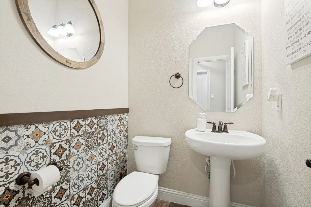 Single Family Residence For Sale in Tarrant County , 1247 Lynn Drive, Arlington, Texas 76002, 4 Bedroom, 4 Bathroom, 2 Garage spaces, 2,595 Sqft, built in 2019, mls#21286886, Real Estate Agent in Arlington, Homes For Sale in Tarrant county, Homes For Sale in Arlington, Realtor in Arlington Texas, Real Estate Brokerage Independent Realty Texas, Luminita Cordes Realtor