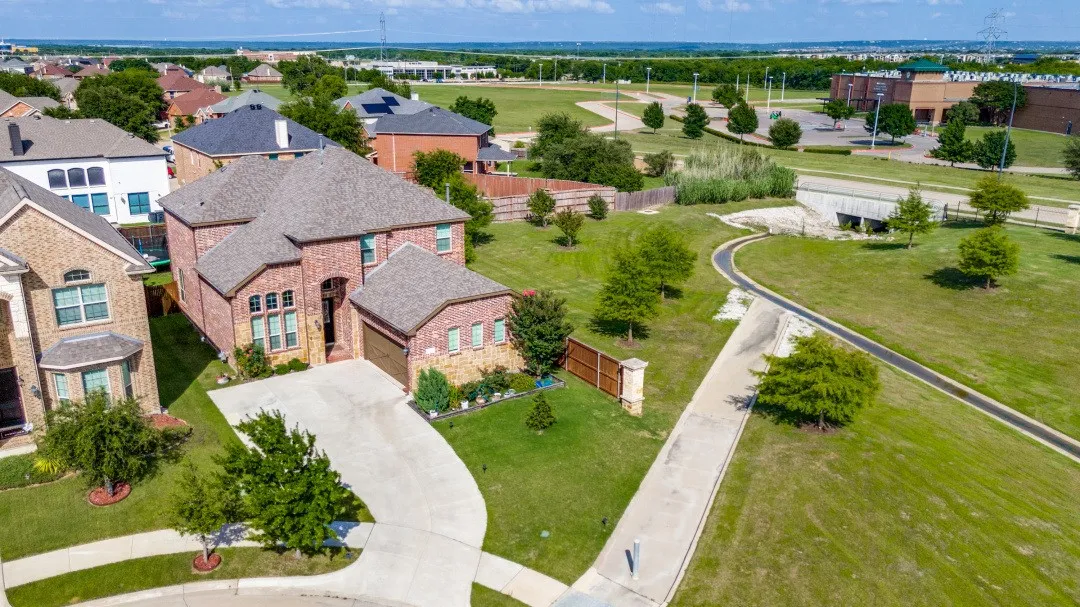 Single Family Residence For Sale in Tarrant County , 1247 Lynn Drive, Arlington, Texas 76002, 4 Bedroom, 4 Bathroom, 2 Garage spaces, 2,595 Sqft, built in 2019, mls#21286886, Real Estate Agent in Arlington, Homes For Sale in Tarrant county, Homes For Sale in Arlington, Realtor in Arlington Texas, Real Estate Brokerage Independent Realty Texas, Luminita Cordes Realtor