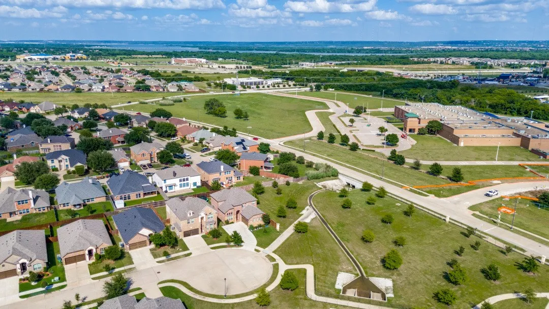 Single Family Residence For Sale in Tarrant County , 1247 Lynn Drive, Arlington, Texas 76002, 4 Bedroom, 4 Bathroom, 2 Garage spaces, 2,595 Sqft, built in 2019, mls#21286886, Real Estate Agent in Arlington, Homes For Sale in Tarrant county, Homes For Sale in Arlington, Realtor in Arlington Texas, Real Estate Brokerage Independent Realty Texas, Luminita Cordes Realtor