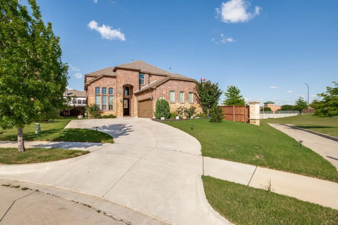 Single Family Residence For Sale in Tarrant County , 1247 Lynn Drive, Arlington, Texas 76002, 4 Bedroom, 4 Bathroom, 2 Garage spaces, 2,595 Sqft, built in 2019, mls#21286886, Real Estate Agent in Arlington, Homes For Sale in Tarrant county, Homes For Sale in Arlington, Realtor in Arlington Texas, Real Estate Brokerage Independent Realty Texas, Luminita Cordes Realtor