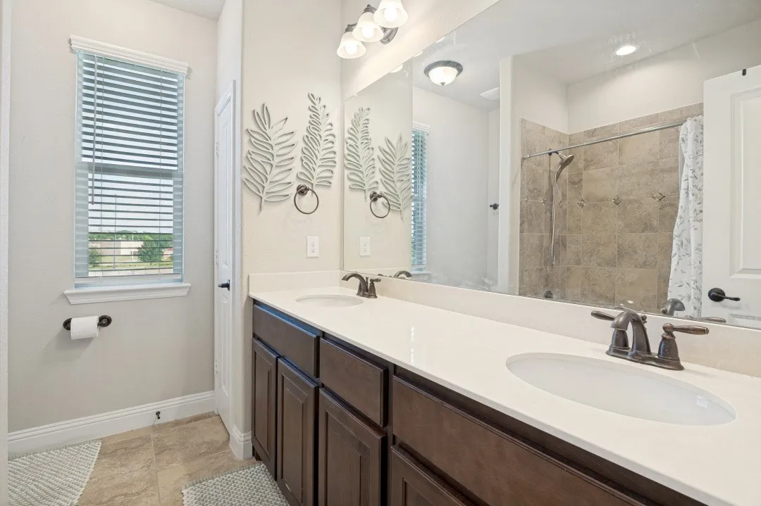 Single Family Residence For Sale in Tarrant County , 1247 Lynn Drive, Arlington, Texas 76002, 4 Bedroom, 4 Bathroom, 2 Garage spaces, 2,595 Sqft, built in 2019, mls#21286886, Real Estate Agent in Arlington, Homes For Sale in Tarrant county, Homes For Sale in Arlington, Realtor in Arlington Texas, Real Estate Brokerage Independent Realty Texas, Luminita Cordes Realtor