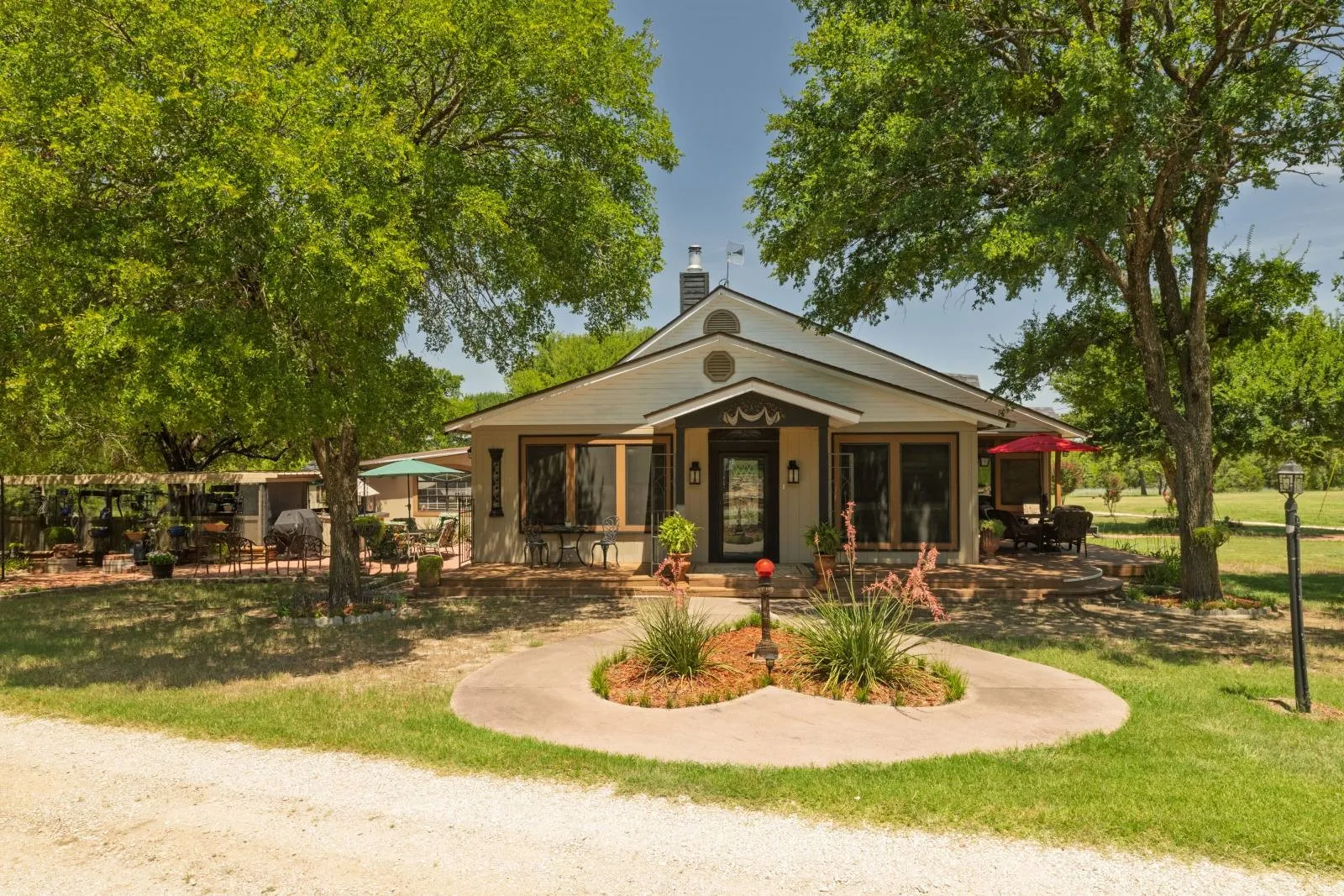 Farm For Sale in Montague County , 10628 FM 1125 Highway, Bowie, Texas 76230, 3 Bedrooms, 3 Bathrooms, Garage spaces, 3,330 Sqft, built in 1975, Price $1,475,000, mls#21286860, Real Estate Agent in Bowie, Homes For Sale in Montague county, Homes For Sale in Bowie, Realtor in Bowie Texas, Real Estate Brokerage Independent Realty Texas, Luminita Cordes Realtor