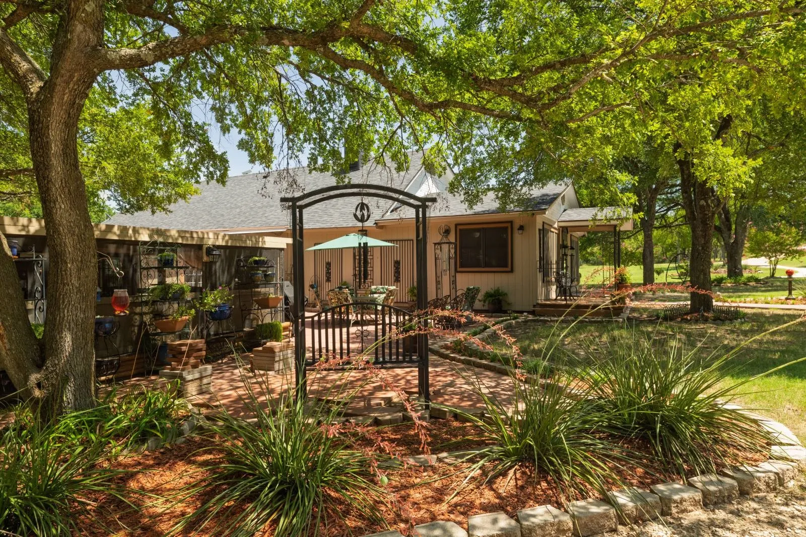 Farm For Sale in Montague County , 10628 FM 1125 Highway, Bowie, Texas 76230, 3 Bedrooms, 3 Bathrooms, Garage spaces, 3,330 Sqft, built in 1975, Price $1,475,000, mls#21286860, Real Estate Agent in Bowie, Homes For Sale in Montague county, Homes For Sale in Bowie, Realtor in Bowie Texas, Real Estate Brokerage Independent Realty Texas, Luminita Cordes Realtor
