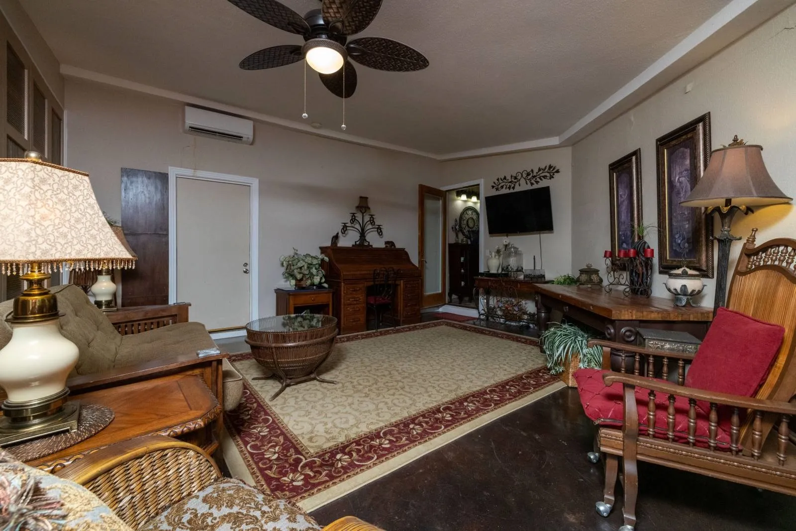 Level 1 living area
