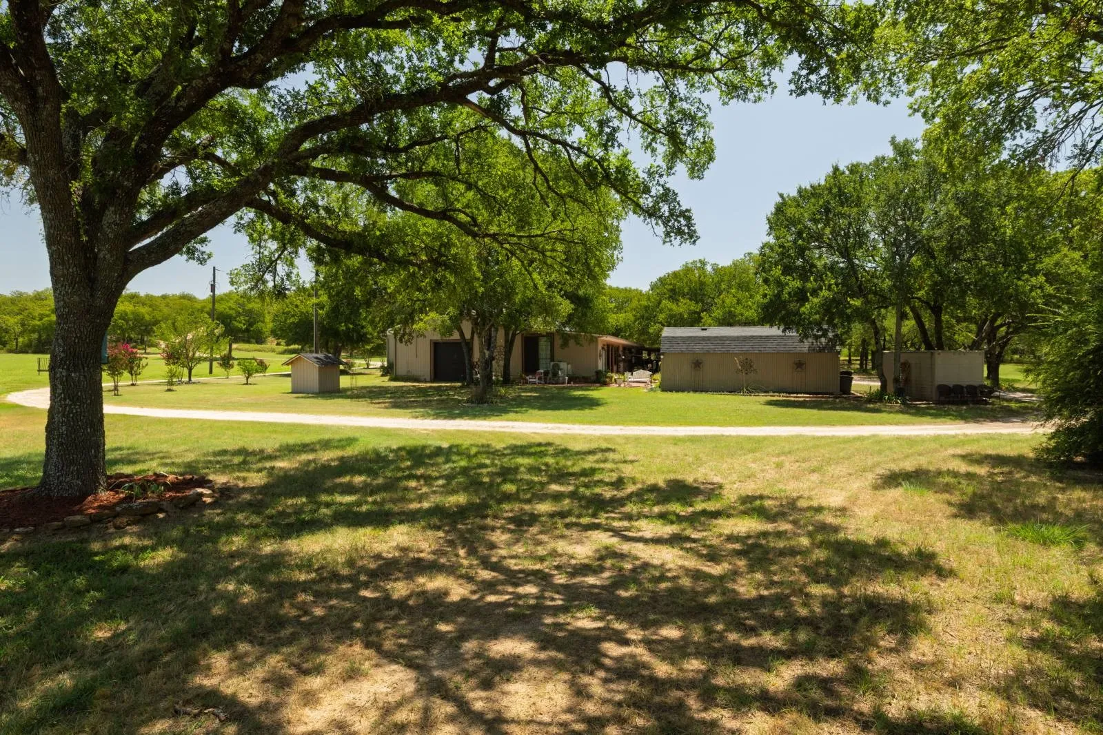 Farm For Sale in Montague County , 10628 FM 1125 Highway, Bowie, Texas 76230, 3 Bedrooms, 3 Bathrooms, Garage spaces, 3,330 Sqft, built in 1975, Price $1,475,000, mls#21286860, Real Estate Agent in Bowie, Homes For Sale in Montague county, Homes For Sale in Bowie, Realtor in Bowie Texas, Real Estate Brokerage Independent Realty Texas, Luminita Cordes Realtor