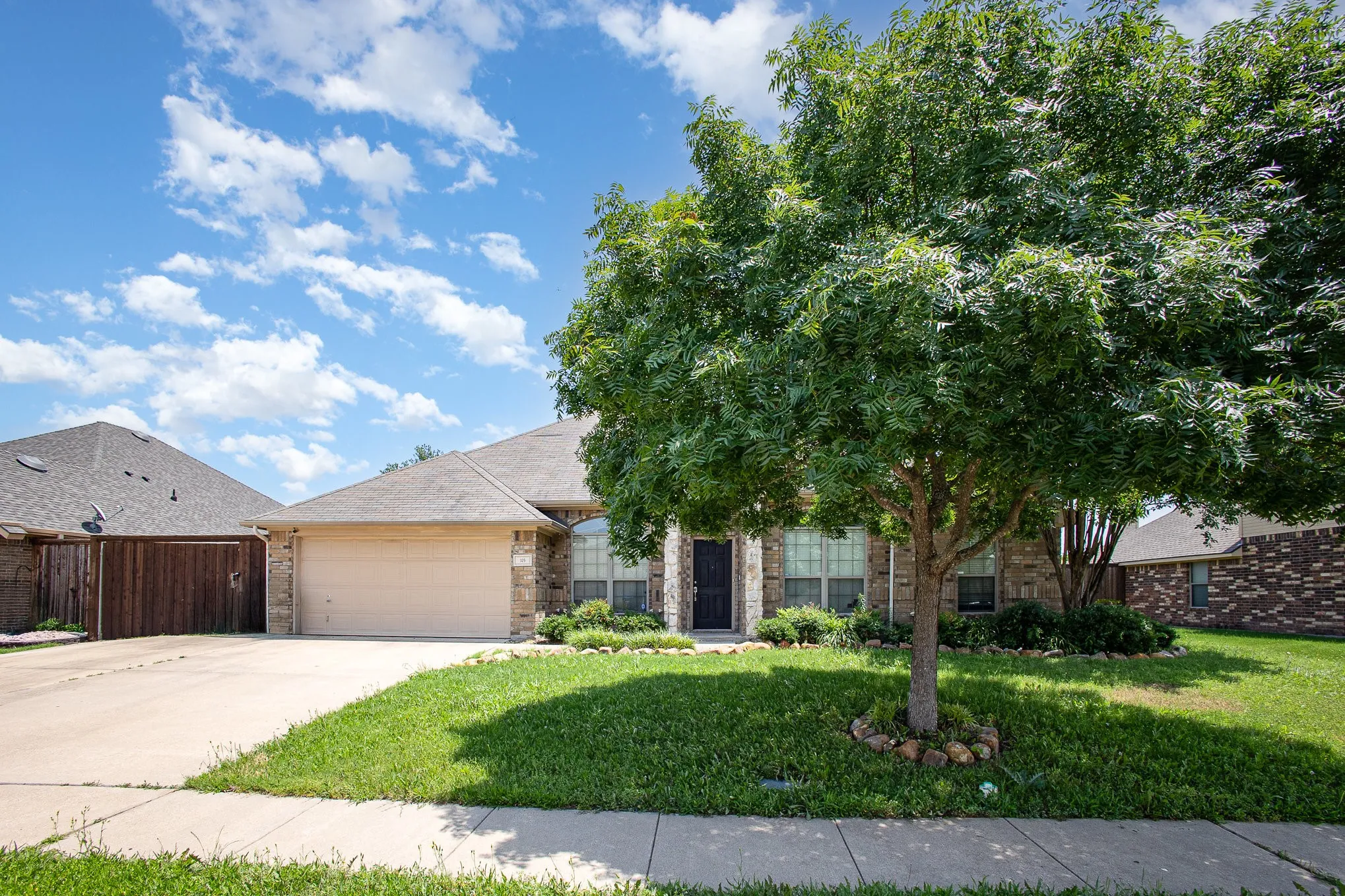 Single Family Residence For Sale in Kaufman County , 103 Haymeadow Drive, Crandall, Texas 75114, 4 Bedroom, 2 Bathroom, 2 Garage spaces, 2,054 Sqft, built in 2008, Price $279,999, mls#21286893, Real Estate Agent in Crandall, Homes For Sale in Kaufman county, Homes For Sale in Crandall, Realtor in Crandall Texas, Real Estate Brokerage Independent Realty Texas, Luminita Cordes Realtor