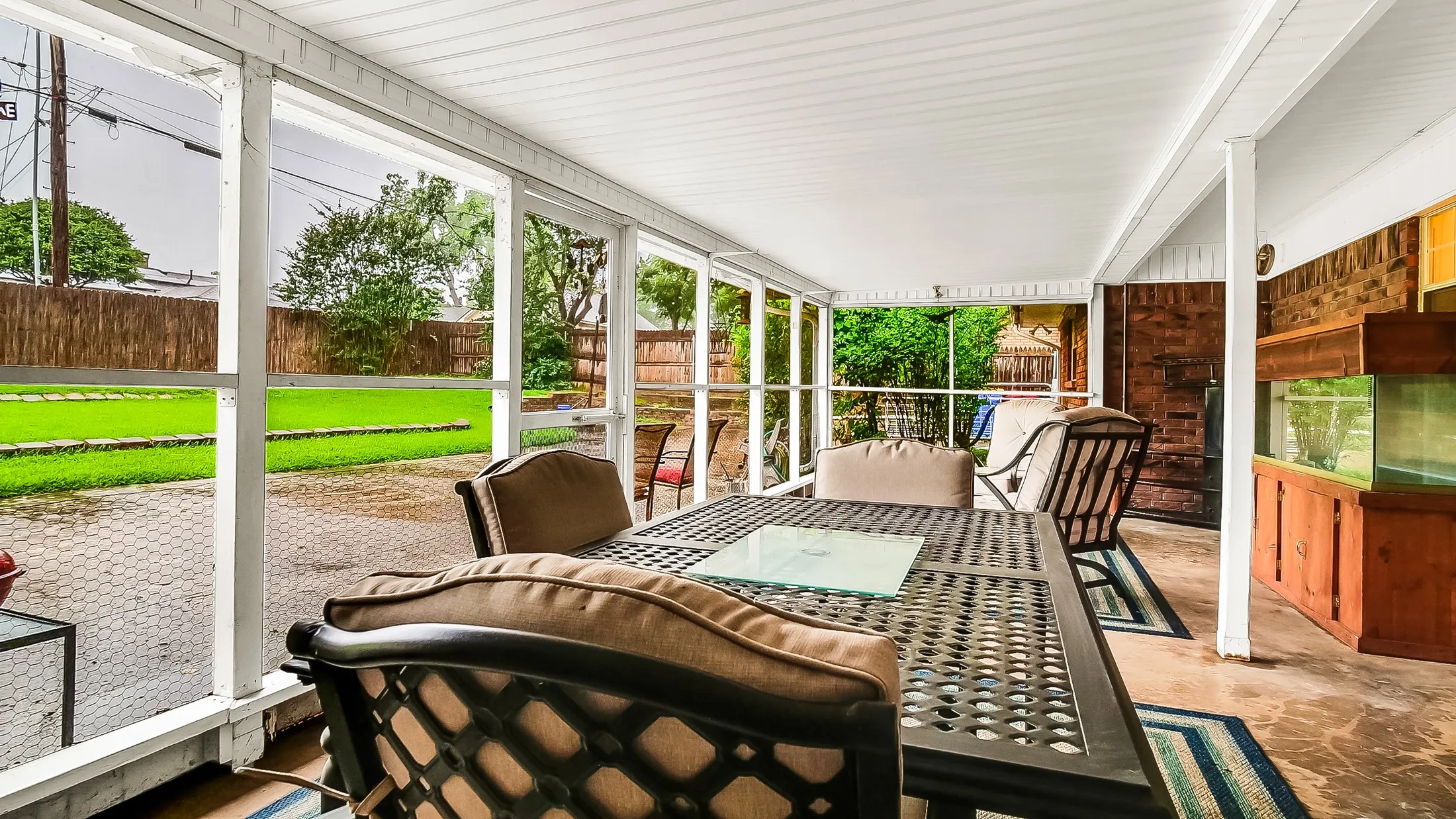 Screened porch with concrete flooring and a white paneled ceiling