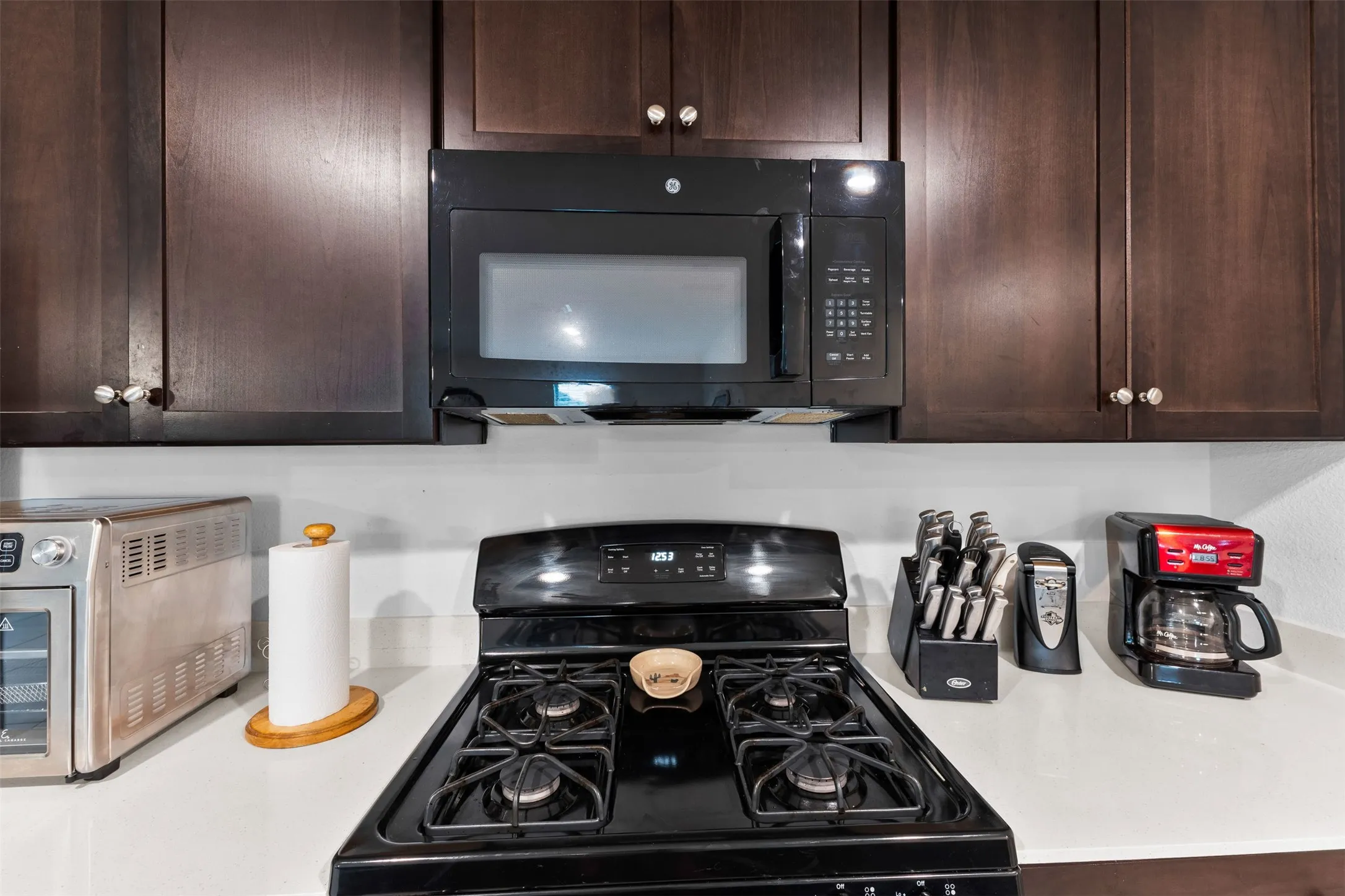 Single Family Residence For Sale in Ellis County , 900 Odlozil Lane, Ennis, Texas 75119, 4 Bedroom, 2 Bathroom, 2 Garage spaces, 1,745 Sqft, built in 2022, mls#21286919, Real Estate Agent in Ennis, Homes For Sale in Ellis county, Homes For Sale in Ennis, Realtor in Ennis Texas, Real Estate Brokerage Independent Realty Texas, Luminita Cordes Realtor