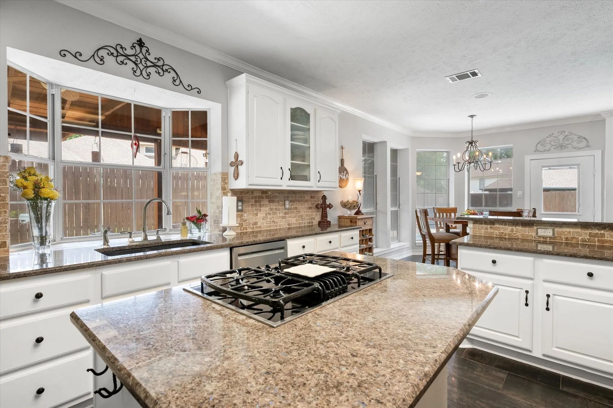 Single Family Residence For Sale in Tarrant County , 1408 Merion Drive, Mansfield, Texas 76063, 4 Bedroom, 3 Bathroom, 3 Garage spaces, 3,694 Sqft, built in 1995, mls#21286615, Real Estate Agent in Mansfield, Homes For Sale in Tarrant county, Homes For Sale in Mansfield, Realtor in Mansfield Texas, Real Estate Brokerage Independent Realty Texas, Luminita Cordes Realtor