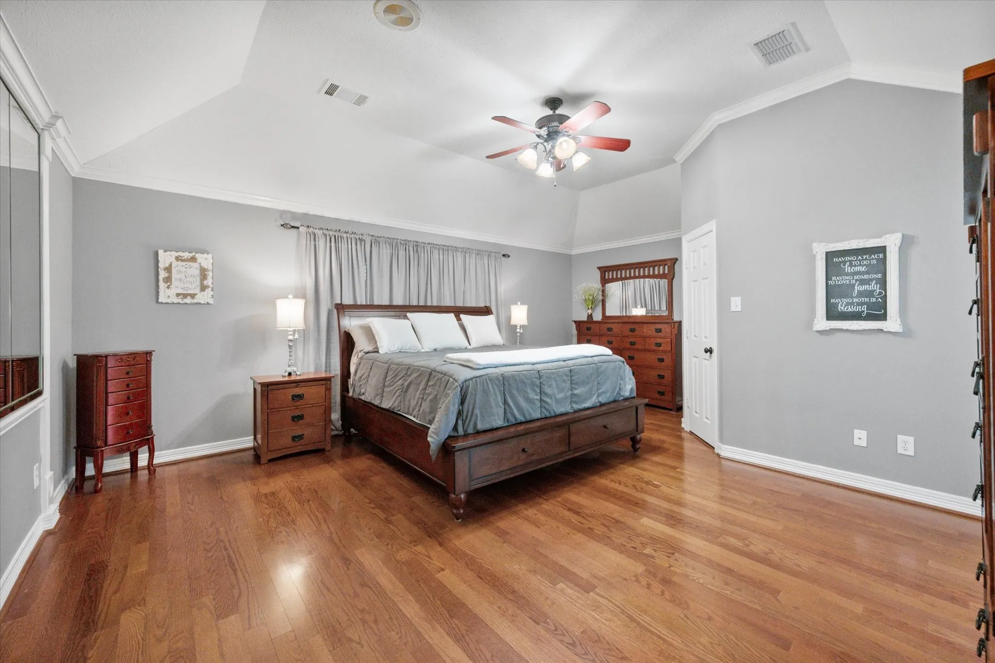 Single Family Residence For Sale in Tarrant County , 1408 Merion Drive, Mansfield, Texas 76063, 4 Bedroom, 3 Bathroom, 3 Garage spaces, 3,694 Sqft, built in 1995, mls#21286615, Real Estate Agent in Mansfield, Homes For Sale in Tarrant county, Homes For Sale in Mansfield, Realtor in Mansfield Texas, Real Estate Brokerage Independent Realty Texas, Luminita Cordes Realtor