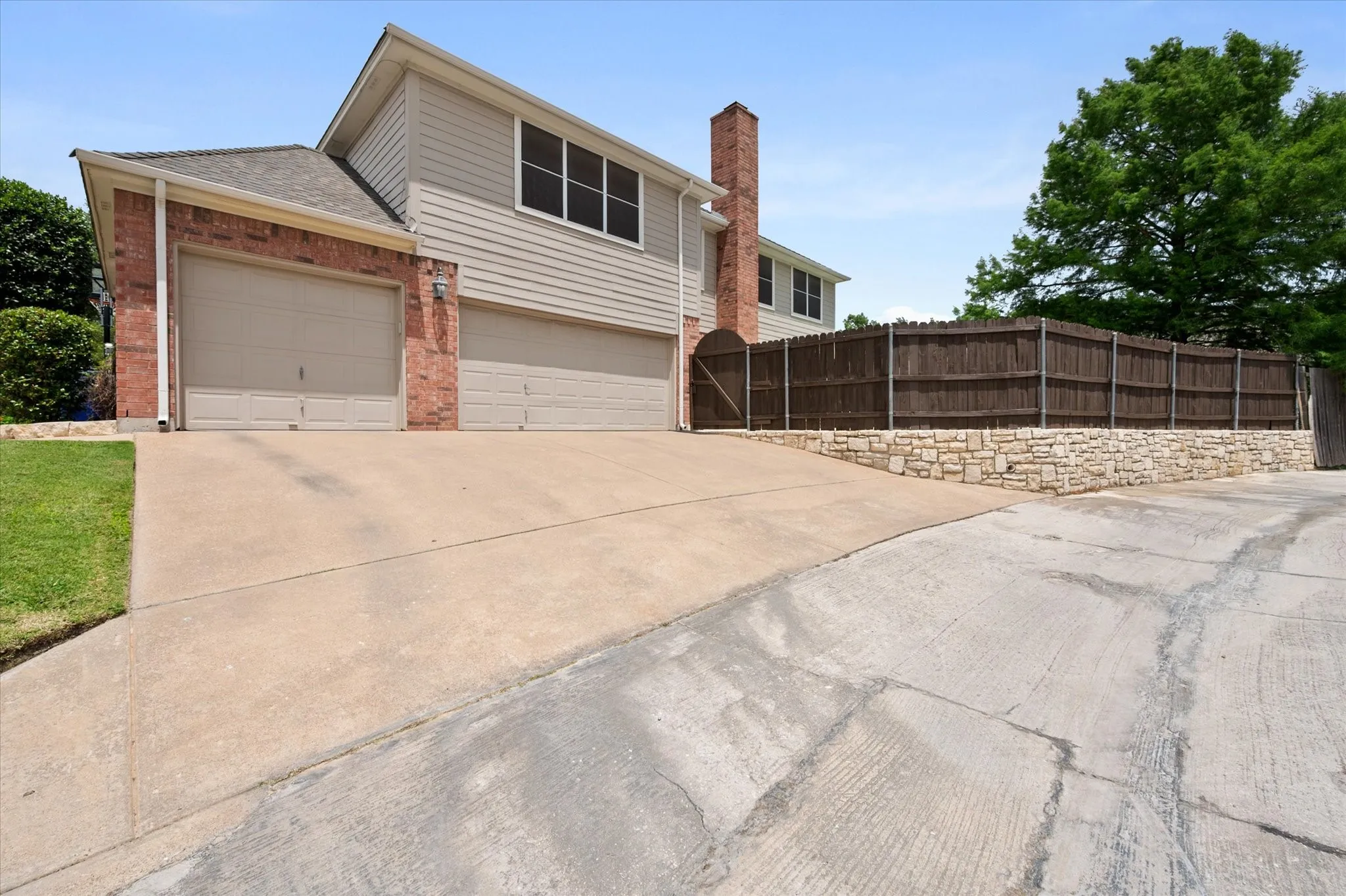 Single Family Residence For Sale in Tarrant County , 1408 Merion Drive, Mansfield, Texas 76063, 4 Bedroom, 3 Bathroom, 3 Garage spaces, 3,694 Sqft, built in 1995, mls#21286615, Real Estate Agent in Mansfield, Homes For Sale in Tarrant county, Homes For Sale in Mansfield, Realtor in Mansfield Texas, Real Estate Brokerage Independent Realty Texas, Luminita Cordes Realtor