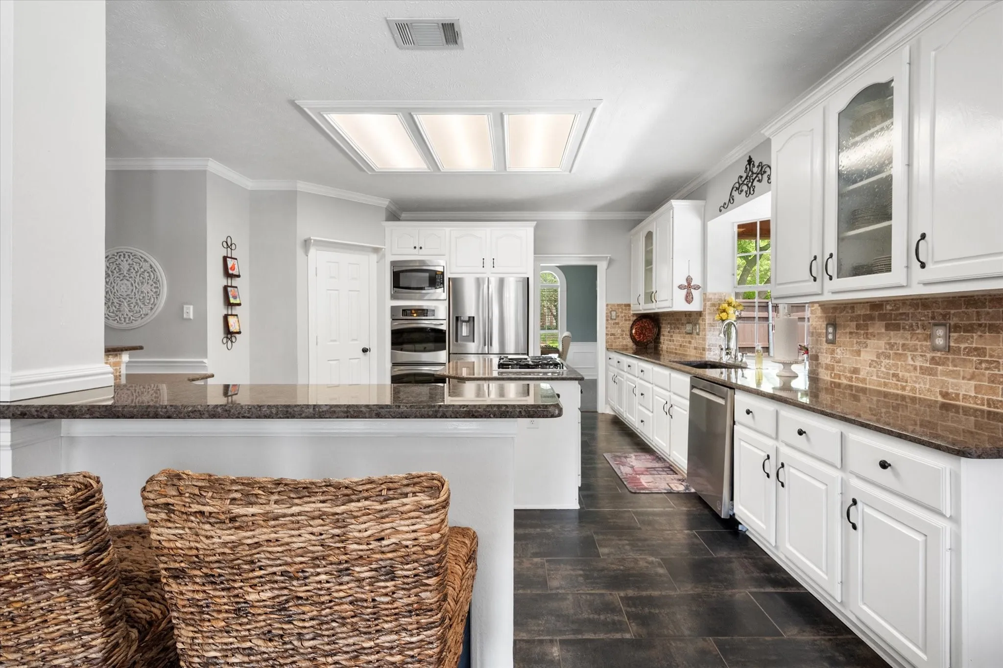 Single Family Residence For Sale in Tarrant County , 1408 Merion Drive, Mansfield, Texas 76063, 4 Bedroom, 3 Bathroom, 3 Garage spaces, 3,694 Sqft, built in 1995, mls#21286615, Real Estate Agent in Mansfield, Homes For Sale in Tarrant county, Homes For Sale in Mansfield, Realtor in Mansfield Texas, Real Estate Brokerage Independent Realty Texas, Luminita Cordes Realtor