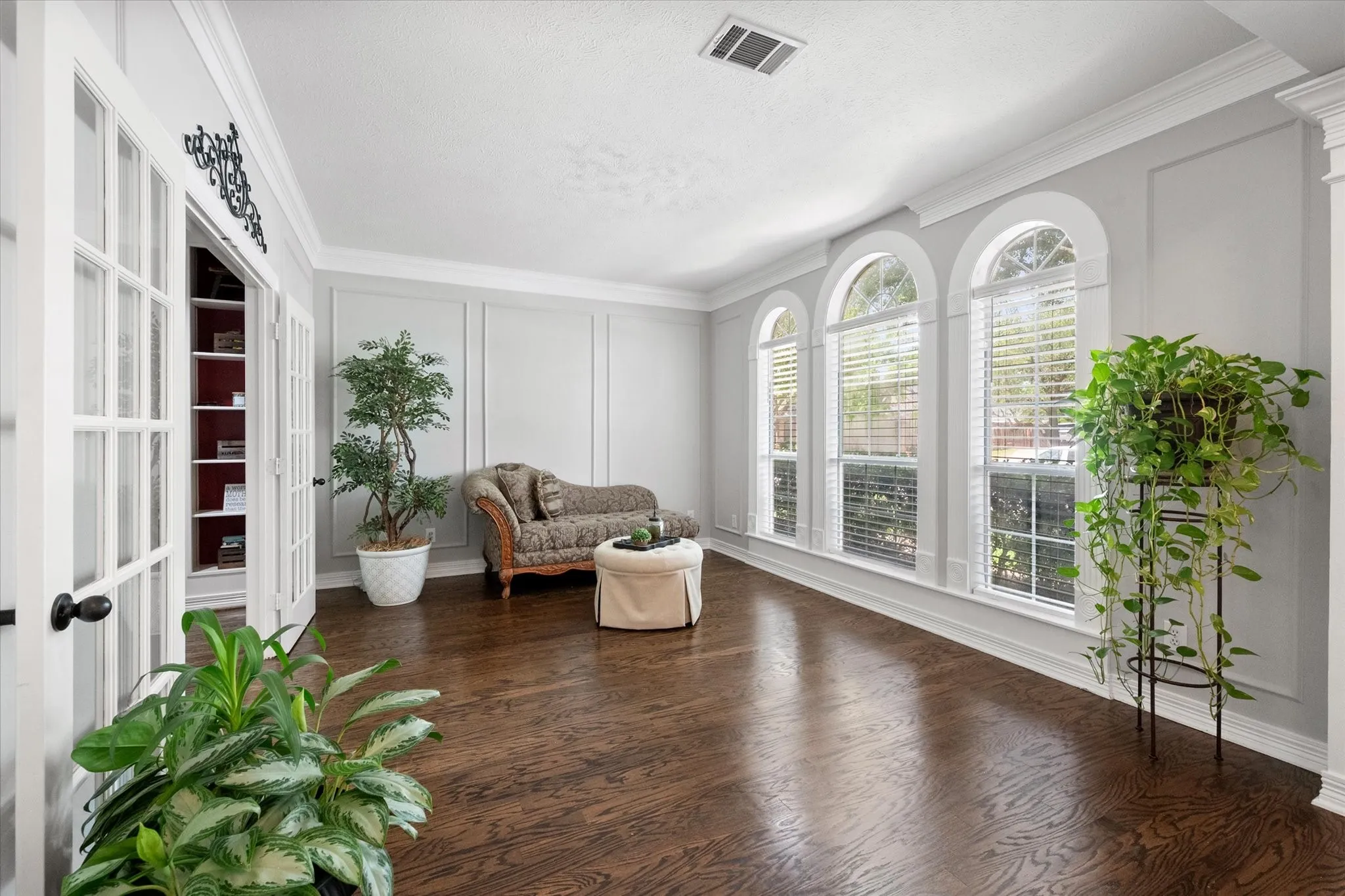 Single Family Residence For Sale in Tarrant County , 1408 Merion Drive, Mansfield, Texas 76063, 4 Bedroom, 3 Bathroom, 3 Garage spaces, 3,694 Sqft, built in 1995, mls#21286615, Real Estate Agent in Mansfield, Homes For Sale in Tarrant county, Homes For Sale in Mansfield, Realtor in Mansfield Texas, Real Estate Brokerage Independent Realty Texas, Luminita Cordes Realtor