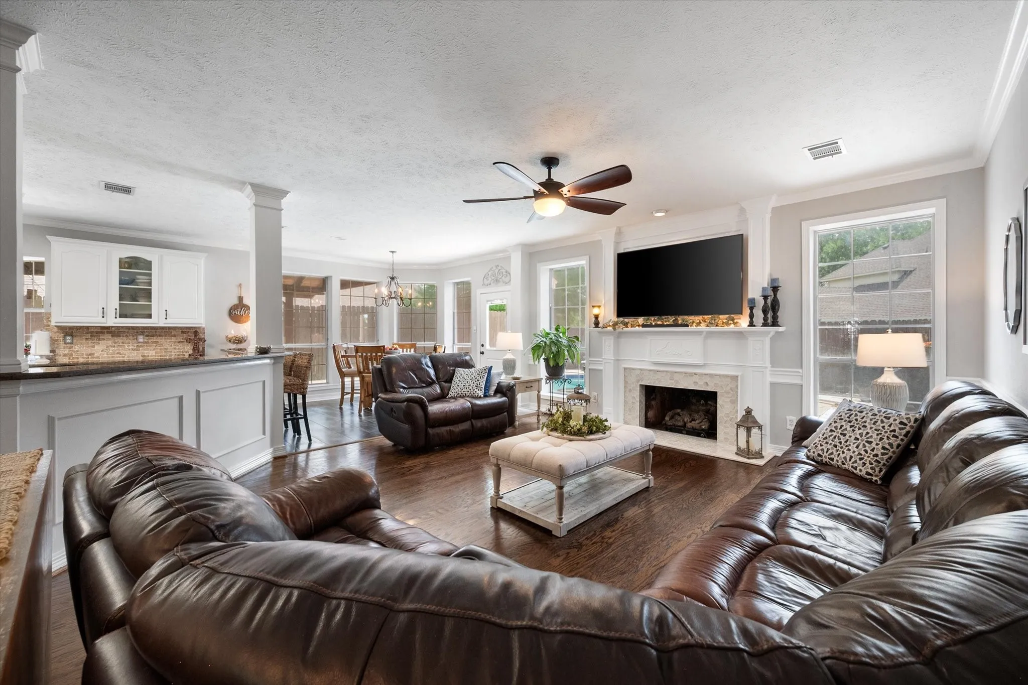 Single Family Residence For Sale in Tarrant County , 1408 Merion Drive, Mansfield, Texas 76063, 4 Bedroom, 3 Bathroom, 3 Garage spaces, 3,694 Sqft, built in 1995, mls#21286615, Real Estate Agent in Mansfield, Homes For Sale in Tarrant county, Homes For Sale in Mansfield, Realtor in Mansfield Texas, Real Estate Brokerage Independent Realty Texas, Luminita Cordes Realtor