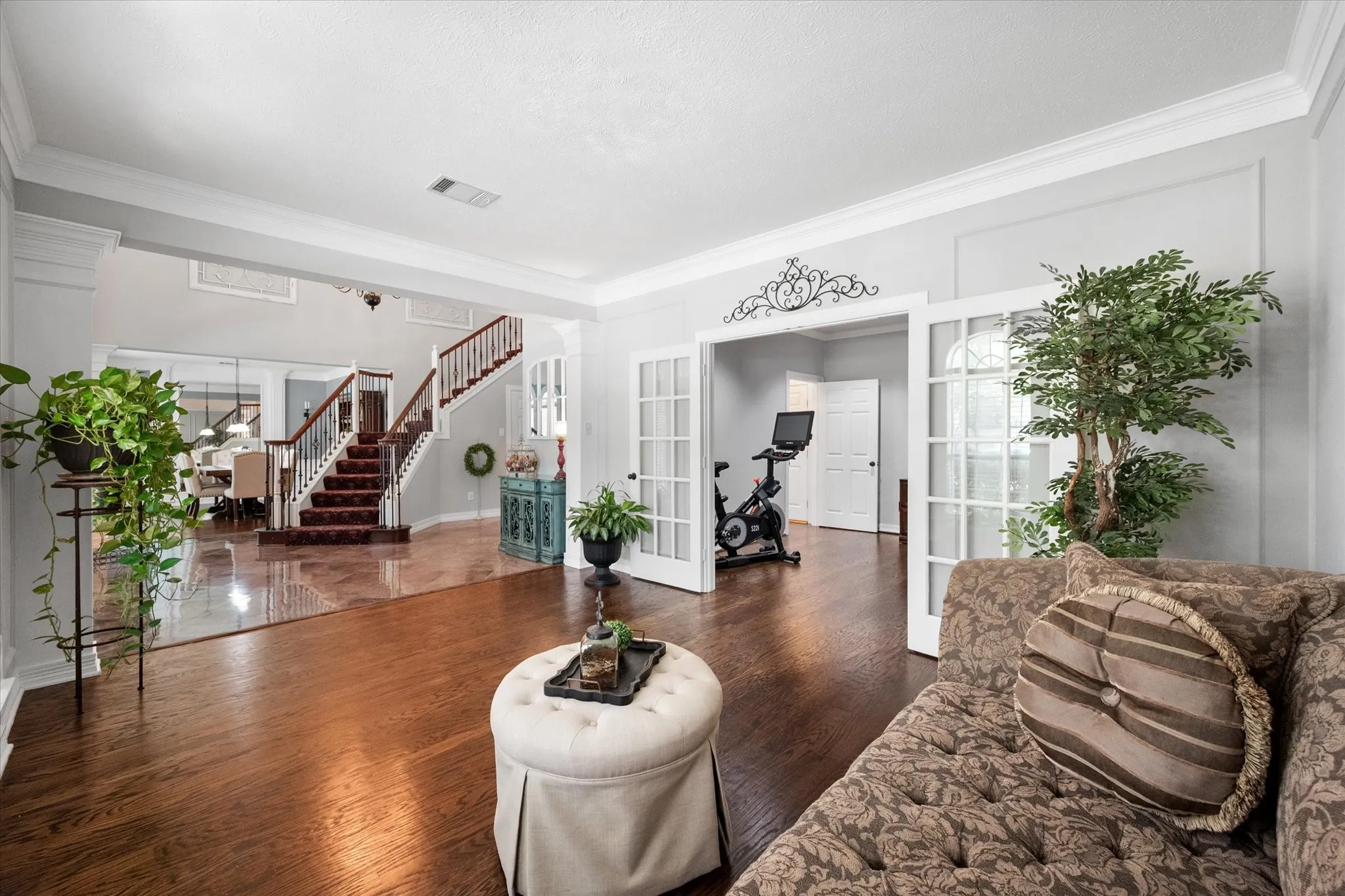 Single Family Residence For Sale in Tarrant County , 1408 Merion Drive, Mansfield, Texas 76063, 4 Bedroom, 3 Bathroom, 3 Garage spaces, 3,694 Sqft, built in 1995, mls#21286615, Real Estate Agent in Mansfield, Homes For Sale in Tarrant county, Homes For Sale in Mansfield, Realtor in Mansfield Texas, Real Estate Brokerage Independent Realty Texas, Luminita Cordes Realtor
