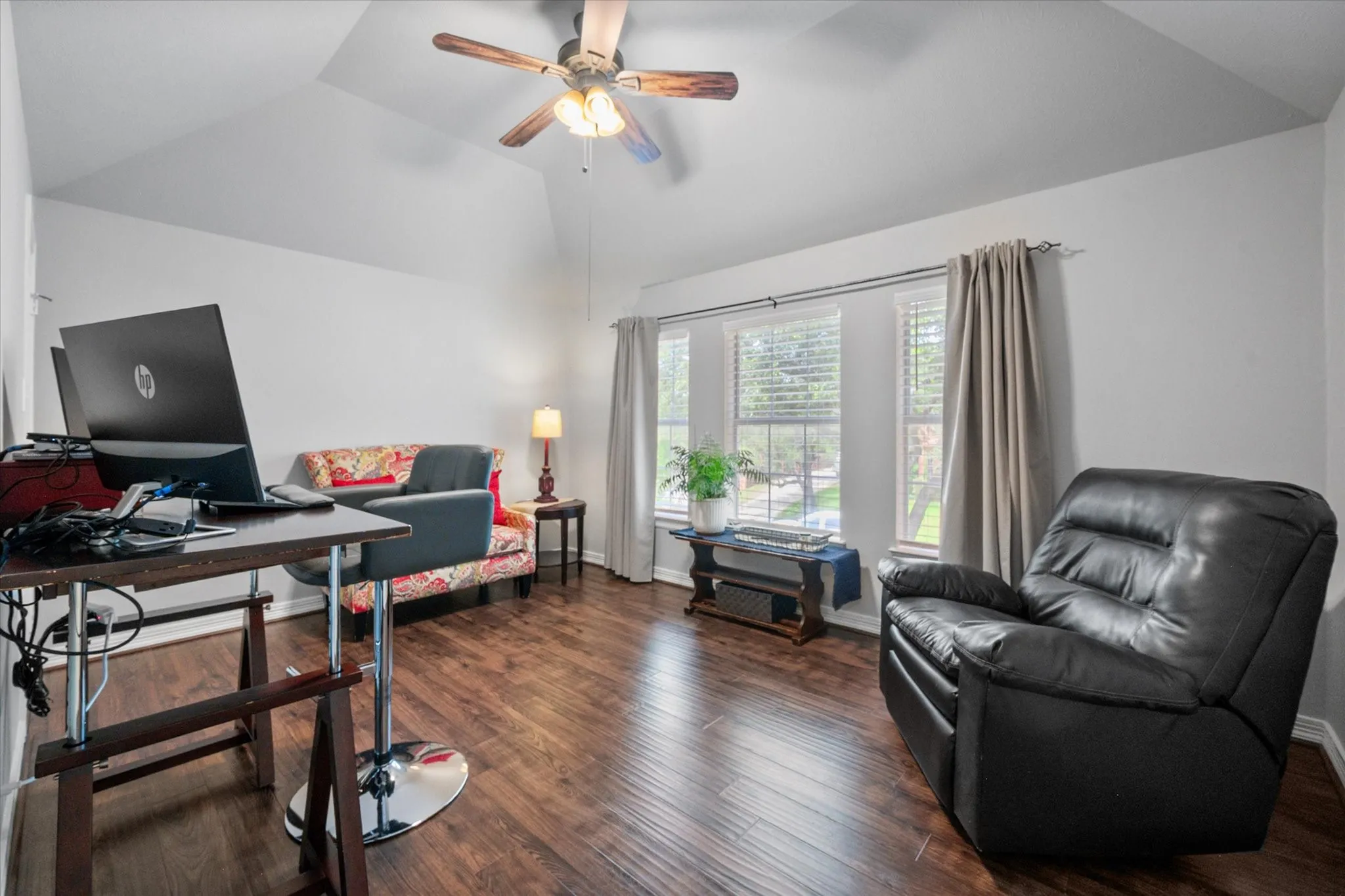 Single Family Residence For Sale in Tarrant County , 1408 Merion Drive, Mansfield, Texas 76063, 4 Bedroom, 3 Bathroom, 3 Garage spaces, 3,694 Sqft, built in 1995, mls#21286615, Real Estate Agent in Mansfield, Homes For Sale in Tarrant county, Homes For Sale in Mansfield, Realtor in Mansfield Texas, Real Estate Brokerage Independent Realty Texas, Luminita Cordes Realtor