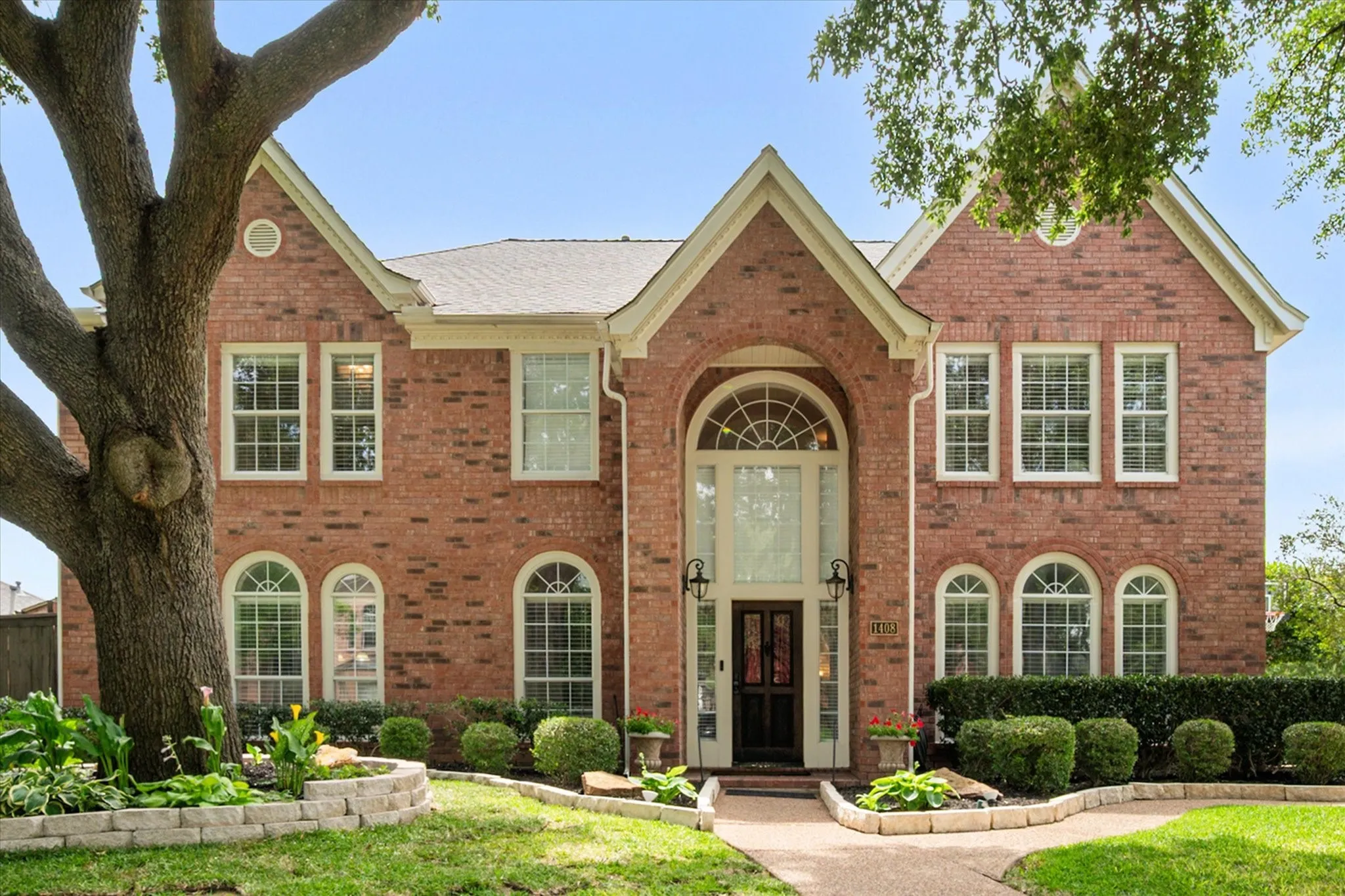 Single Family Residence For Sale in Tarrant County , 1408 Merion Drive, Mansfield, Texas 76063, 4 Bedroom, 3 Bathroom, 3 Garage spaces, 3,694 Sqft, built in 1995, mls#21286615, Real Estate Agent in Mansfield, Homes For Sale in Tarrant county, Homes For Sale in Mansfield, Realtor in Mansfield Texas, Real Estate Brokerage Independent Realty Texas, Luminita Cordes Realtor