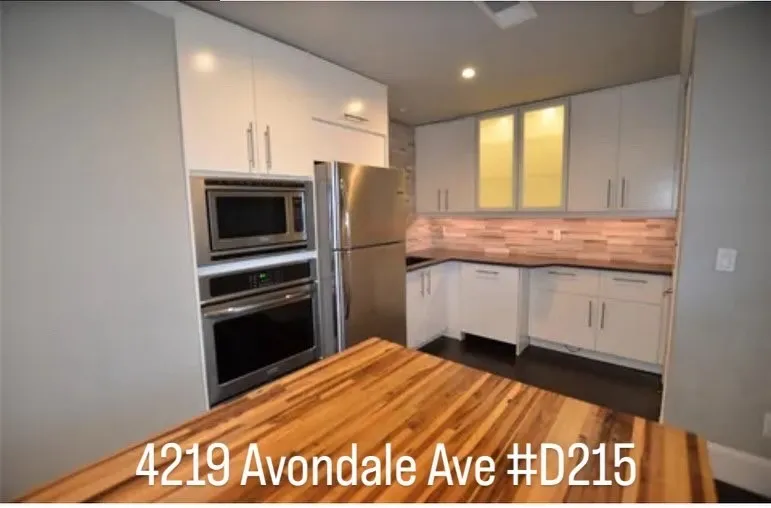 Condominium For Sale in Dallas County , 4219 Avondale Avenue 215, Dallas, Texas 75219, 2 Bedroom, 1 Bathroom, Garage spaces, 874 Sqft, built in 1965, mls#21286757, Real Estate Agent in Dallas, Homes For Sale in Dallas county, Homes For Sale in Dallas, Realtor in Dallas Texas, Real Estate Brokerage Independent Realty Texas, Luminita Cordes Realtor