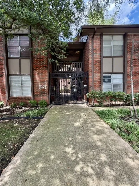 Condominium For Sale in Dallas County , 4219 Avondale Avenue 215, Dallas, Texas 75219, 2 Bedroom, 1 Bathroom, Garage spaces, 874 Sqft, built in 1965, mls#21286757, Real Estate Agent in Dallas, Homes For Sale in Dallas county, Homes For Sale in Dallas, Realtor in Dallas Texas, Real Estate Brokerage Independent Realty Texas, Luminita Cordes Realtor