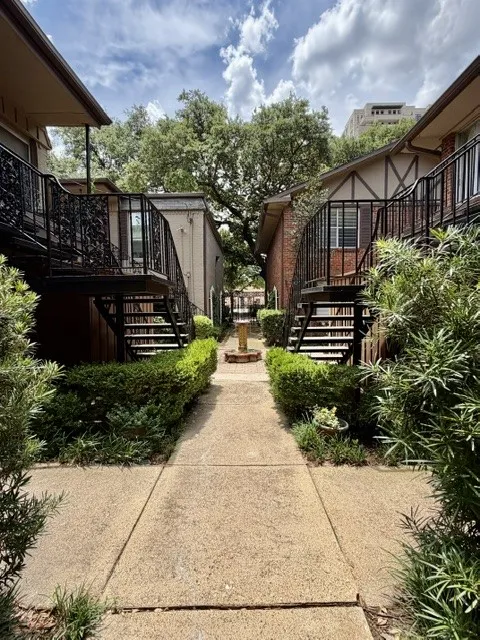 Condominium For Sale in Dallas County , 4219 Avondale Avenue 215, Dallas, Texas 75219, 2 Bedroom, 1 Bathroom, Garage spaces, 874 Sqft, built in 1965, mls#21286757, Real Estate Agent in Dallas, Homes For Sale in Dallas county, Homes For Sale in Dallas, Realtor in Dallas Texas, Real Estate Brokerage Independent Realty Texas, Luminita Cordes Realtor
