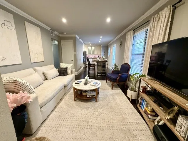 Condominium For Sale in Dallas County , 4219 Avondale Avenue 215, Dallas, Texas 75219, 2 Bedroom, 1 Bathroom, Garage spaces, 874 Sqft, built in 1965, mls#21286757, Real Estate Agent in Dallas, Homes For Sale in Dallas county, Homes For Sale in Dallas, Realtor in Dallas Texas, Real Estate Brokerage Independent Realty Texas, Luminita Cordes Realtor