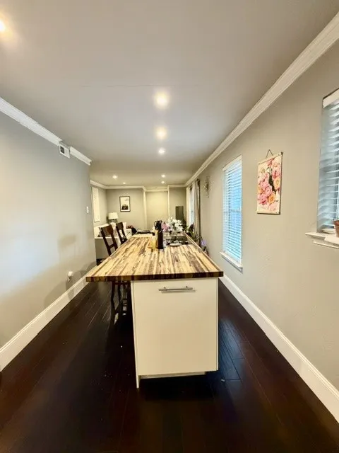 Condominium For Sale in Dallas County , 4219 Avondale Avenue 215, Dallas, Texas 75219, 2 Bedroom, 1 Bathroom, Garage spaces, 874 Sqft, built in 1965, mls#21286757, Real Estate Agent in Dallas, Homes For Sale in Dallas county, Homes For Sale in Dallas, Realtor in Dallas Texas, Real Estate Brokerage Independent Realty Texas, Luminita Cordes Realtor