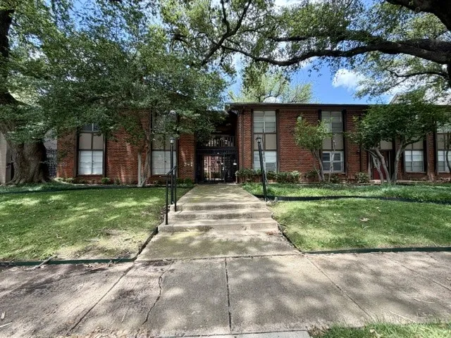 Condominium For Sale in Dallas County , 4219 Avondale Avenue 215, Dallas, Texas 75219, 2 Bedroom, 1 Bathroom, Garage spaces, 874 Sqft, built in 1965, mls#21286757, Real Estate Agent in Dallas, Homes For Sale in Dallas county, Homes For Sale in Dallas, Realtor in Dallas Texas, Real Estate Brokerage Independent Realty Texas, Luminita Cordes Realtor