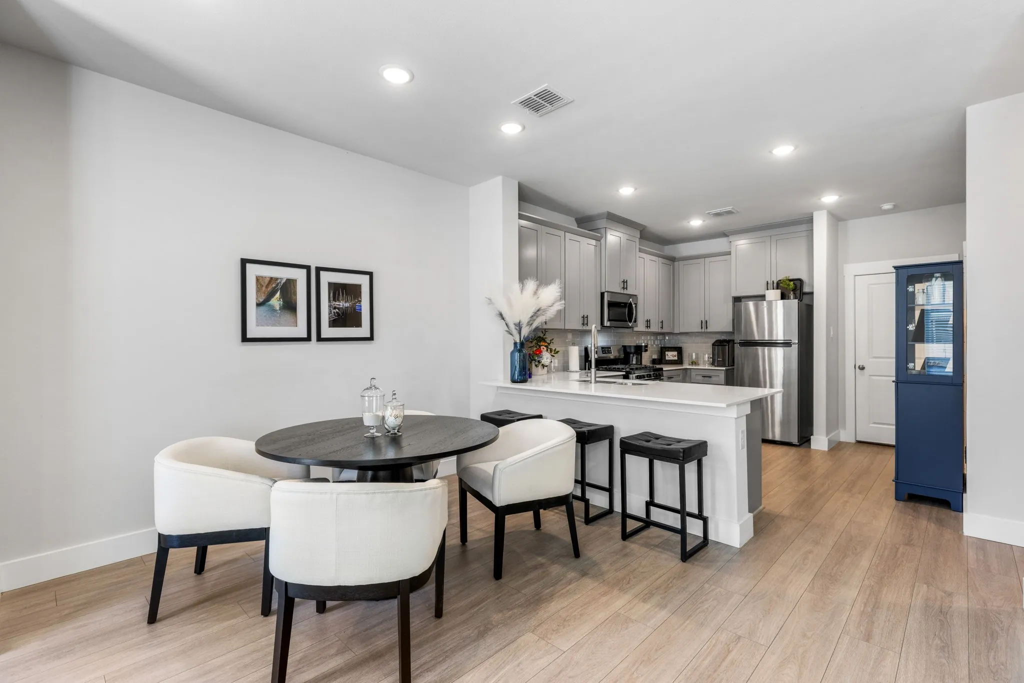 Townhouse For Rent in Tarrant County , 4502 Smokey Quartz Lane, Arlington, Texas 76005, 2 Bedroom, 3 Bathroom, 2 Garage spaces, 1,560 Sqft, built in 2022, mls#21286975, Real Estate Agent in Arlington, Homes For Rent in Tarrant county, Homes For Rent in Arlington, Realtor in Arlington Texas, Real Estate Brokerage Independent Realty Texas, Luminita Cordes Realtor