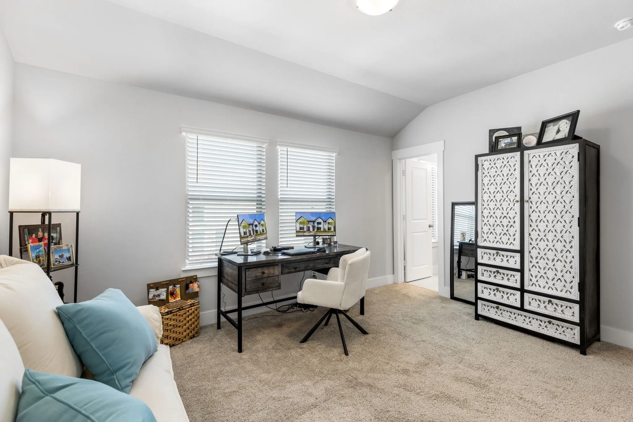 Townhouse For Rent in Tarrant County , 4502 Smokey Quartz Lane, Arlington, Texas 76005, 2 Bedroom, 3 Bathroom, 2 Garage spaces, 1,560 Sqft, built in 2022, mls#21286975, Real Estate Agent in Arlington, Homes For Rent in Tarrant county, Homes For Rent in Arlington, Realtor in Arlington Texas, Real Estate Brokerage Independent Realty Texas, Luminita Cordes Realtor