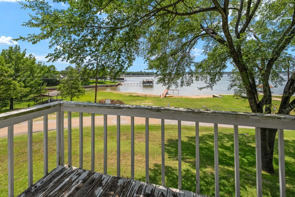 Single Family Residence For Sale in Henderson County , 100 W Oak Acres Drive, Malakoff, Texas 75148, 3 Bedroom, 3 Bathroom, 2 Garage spaces, 1,746 Sqft, built in 1975, mls#21280128, Real Estate Agent in Malakoff, Homes For Sale in Henderson county, Homes For Sale in Malakoff, Realtor in Malakoff Texas, Real Estate Brokerage Independent Realty Texas, Luminita Cordes Realtor